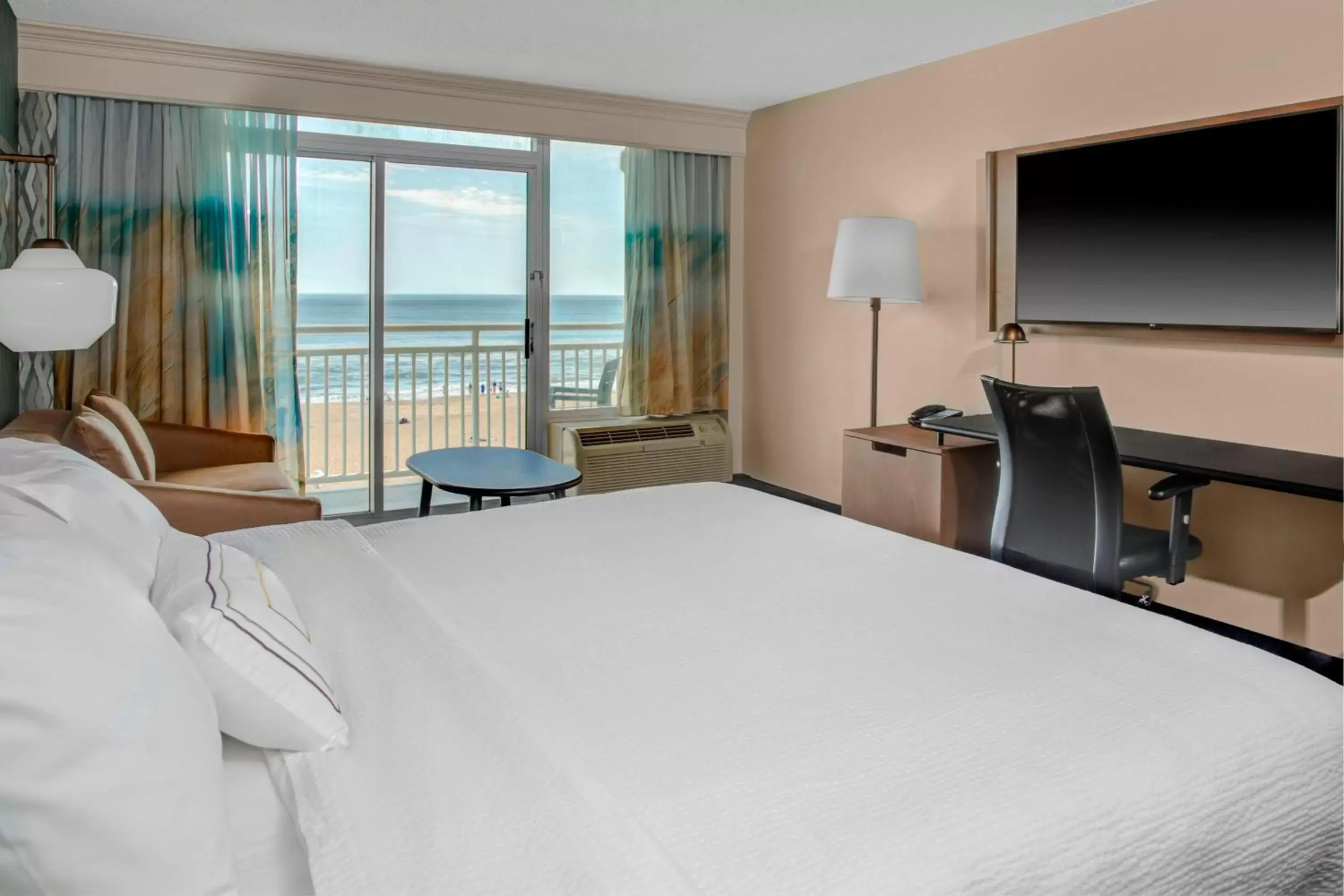 Photo of the whole room, Bed in Fairfield Inn & Suites by Marriott Virginia Beach Oceanfront