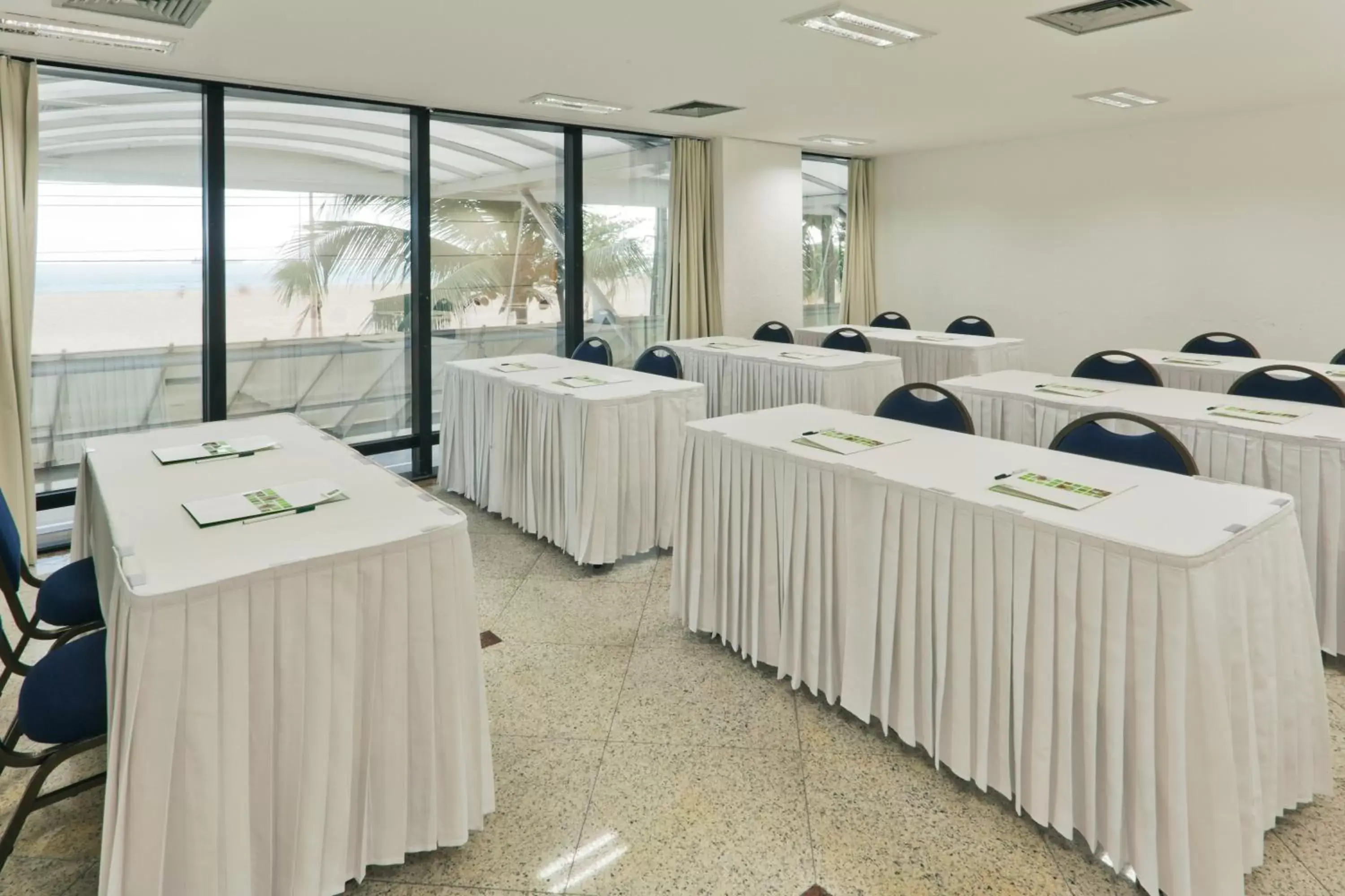 Meeting/conference room in Holiday Inn Fortaleza, an IHG Hotel