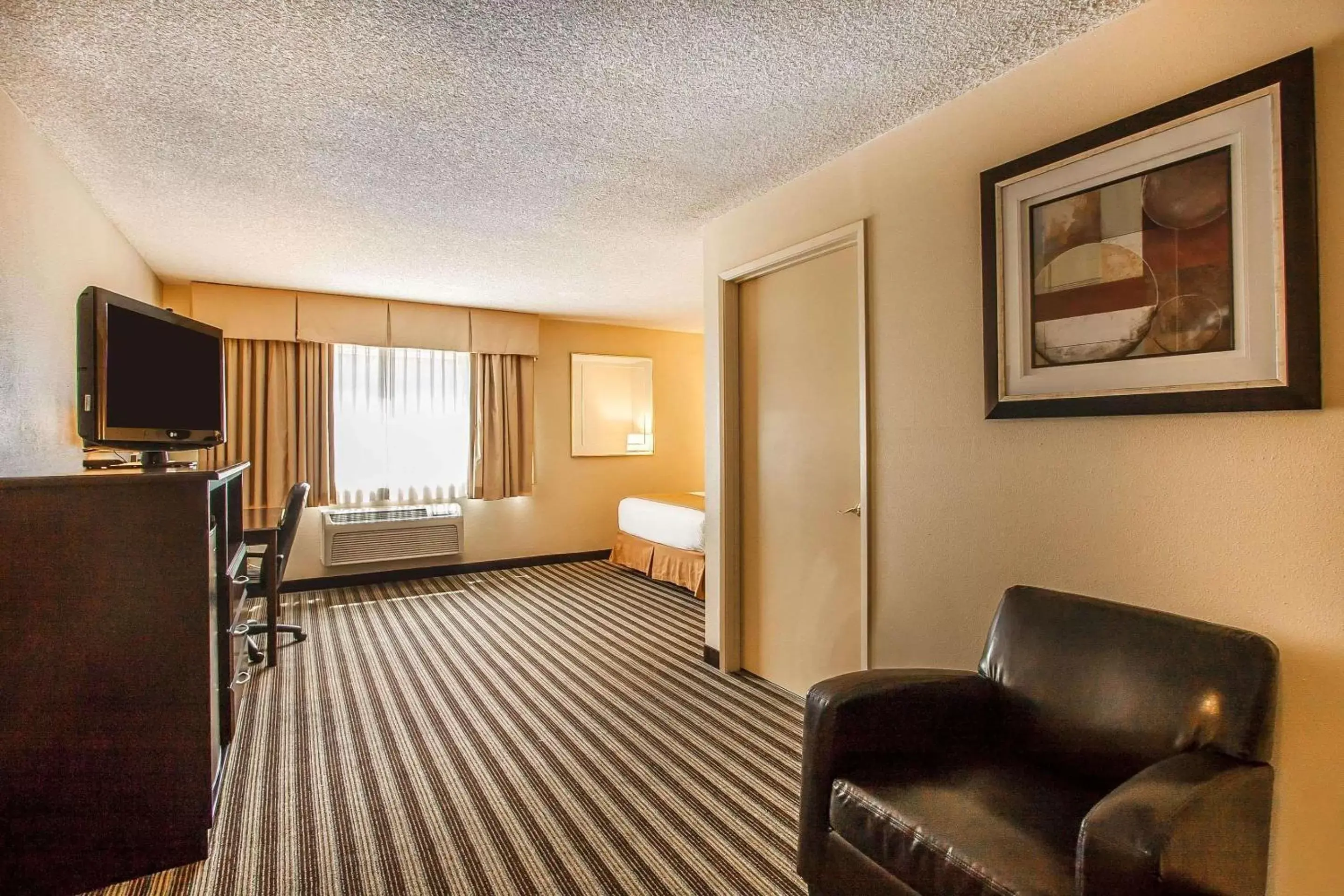 Queen Room - Accessible/Nonsmoking in Quality Inn & Suites Vancouver