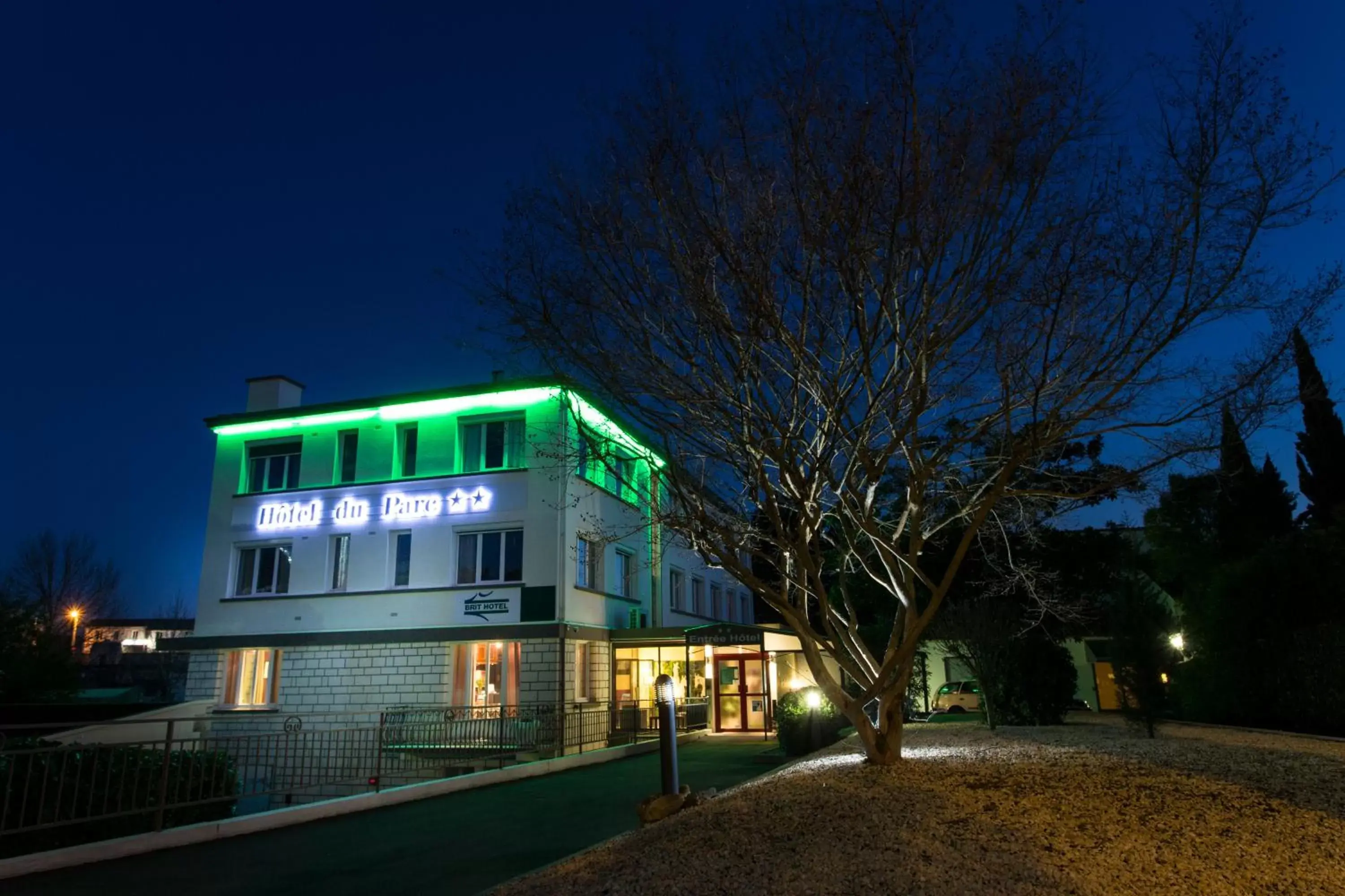 Facade/entrance, Property Building in Brit Hotel du Parc Niort