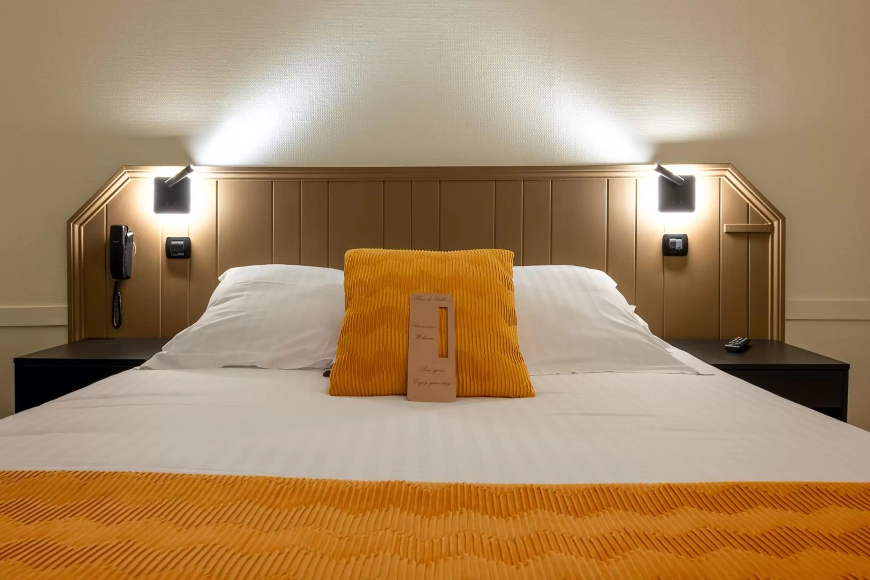 Bed in Logis Hôtel Rêve de Sable