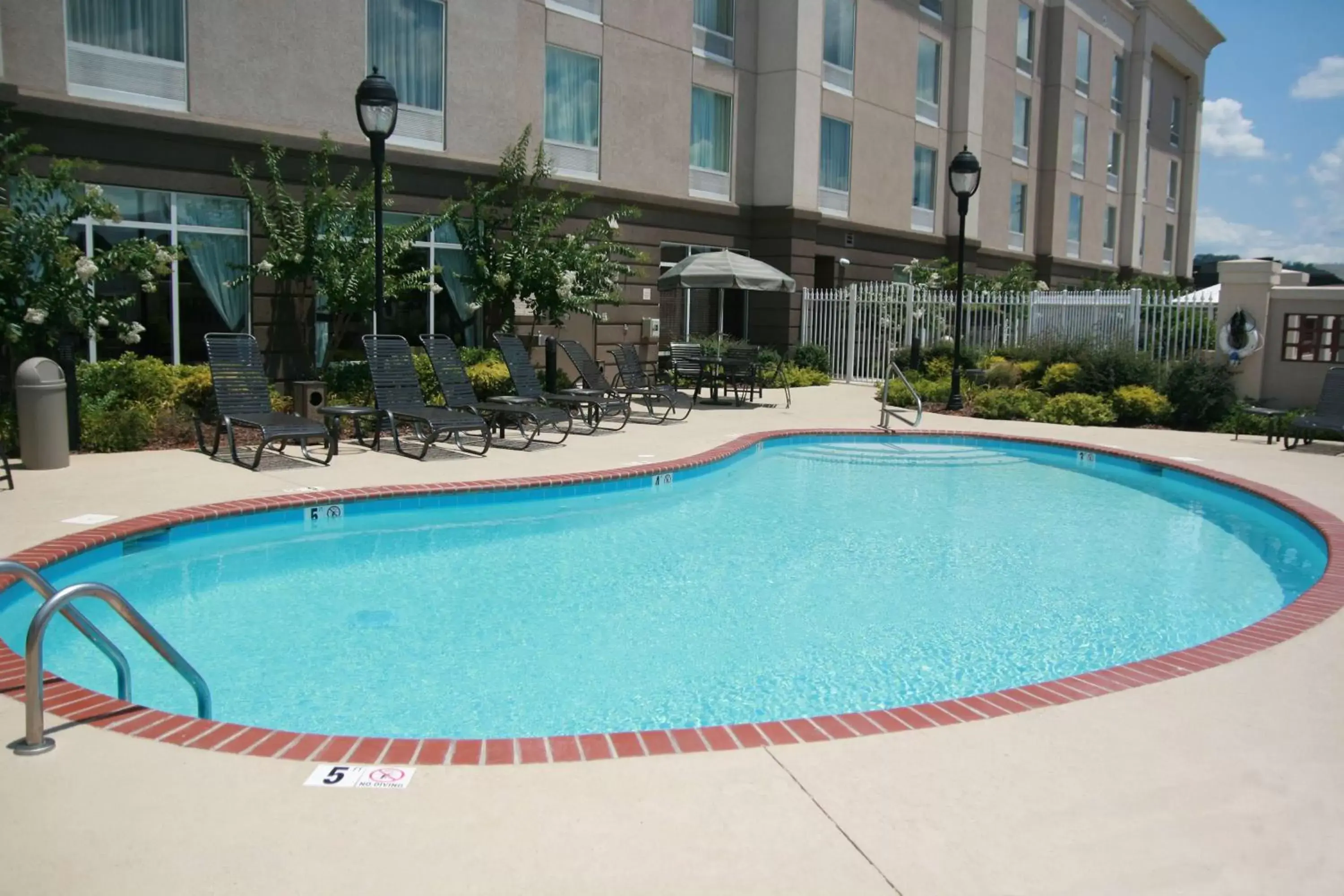 Pool view, Swimming Pool in Hampton Inn Guntersville