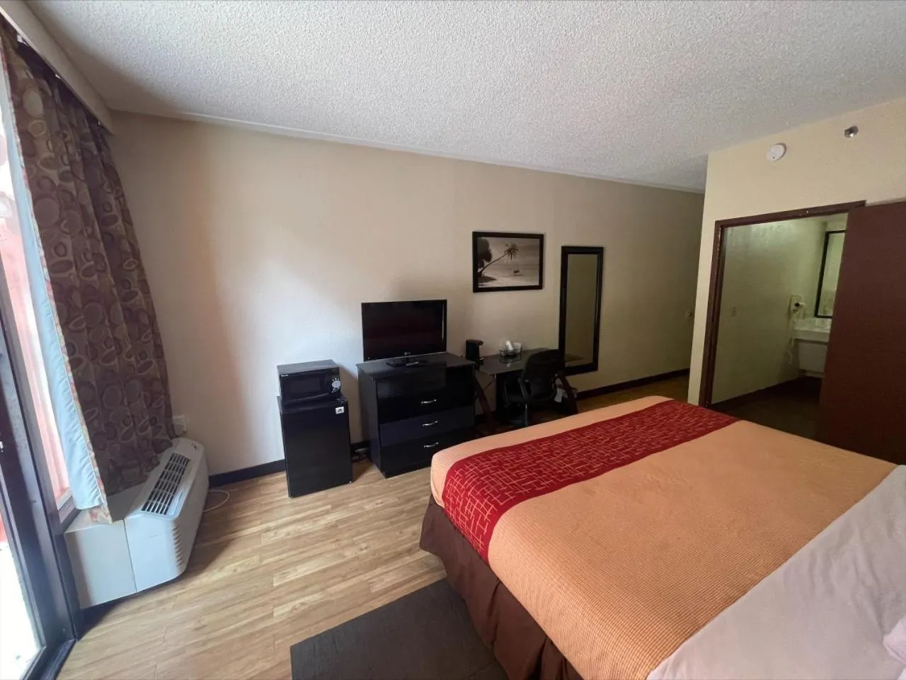 Photo of the whole room, TV/Entertainment Center in Tropical Palms Hotel