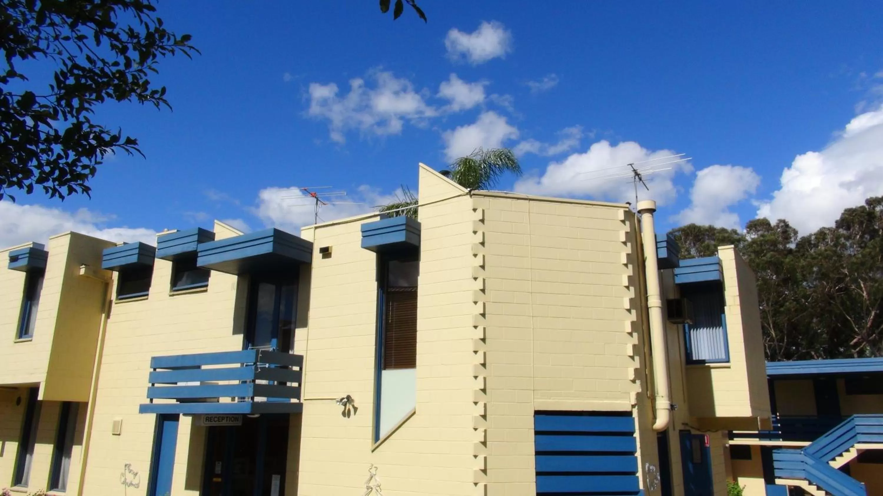 Facade/entrance in Pathfinder Motel