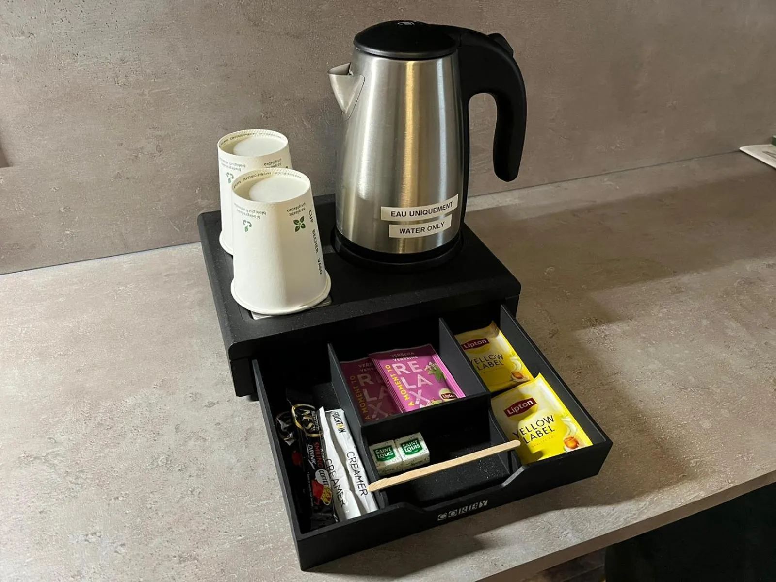 Coffee/tea facilities in Cit'Hotel Le Cheval Blanc, Cognac Centre