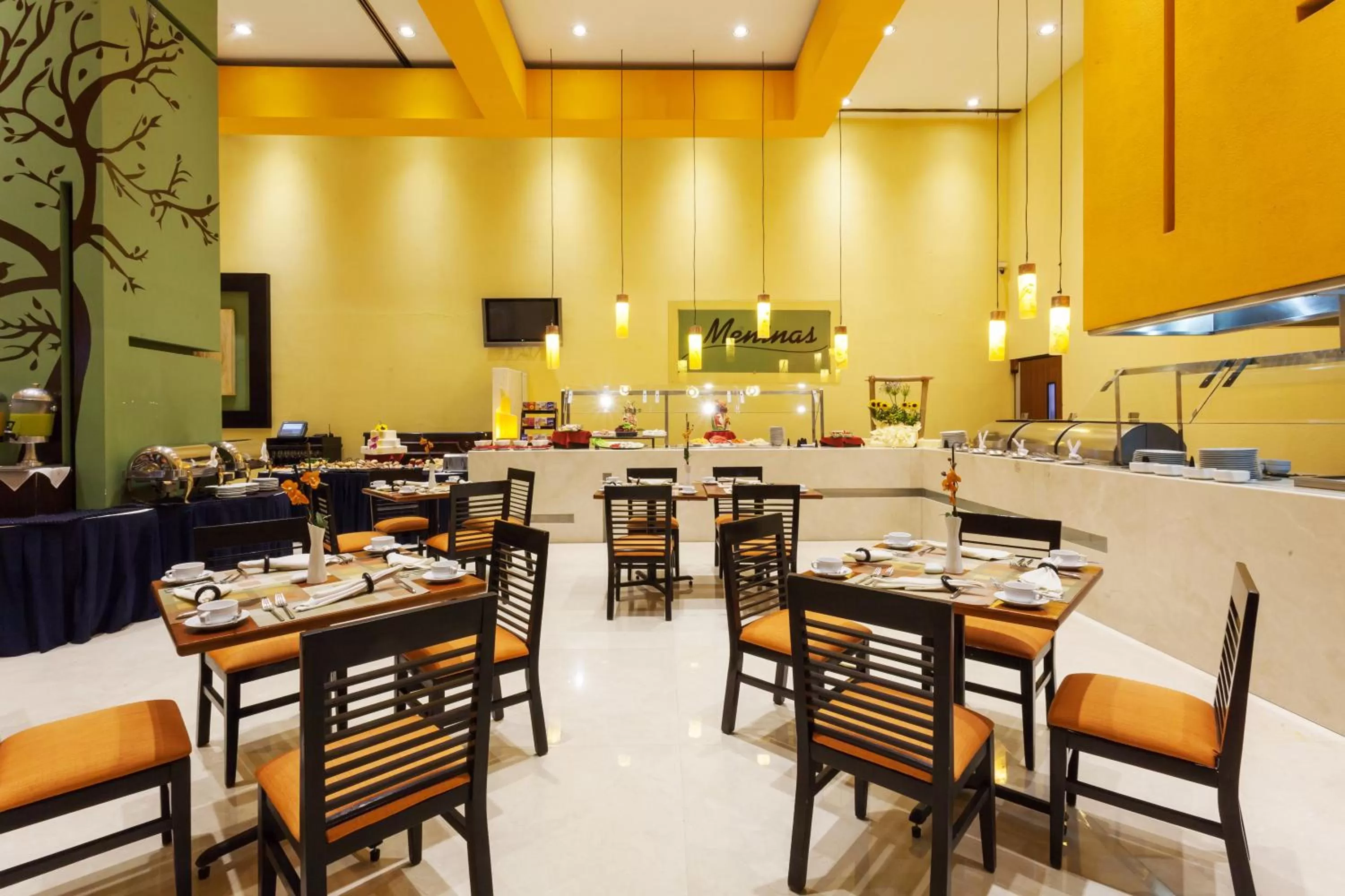 Restaurant/places to eat in Holiday Inn Puebla Finsa by IHG