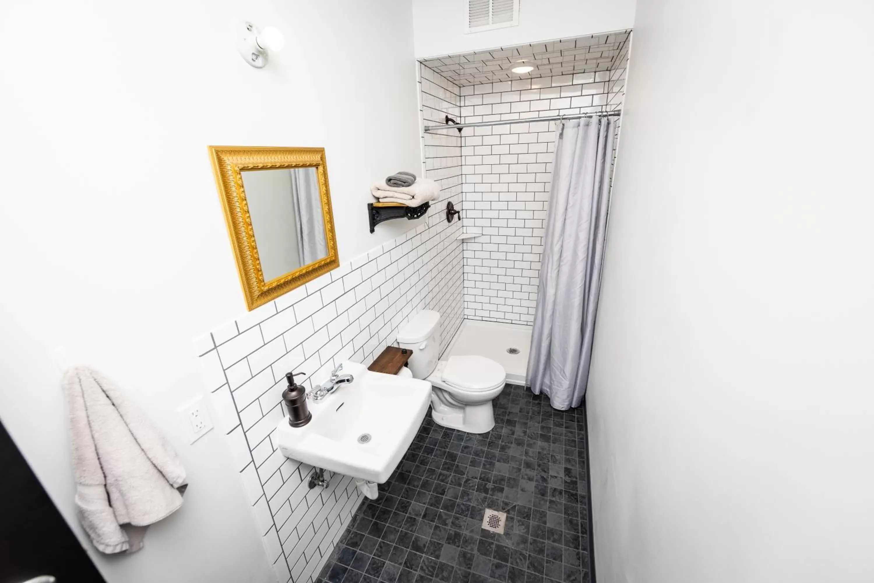Bathroom in Traveler's Rest Hotel