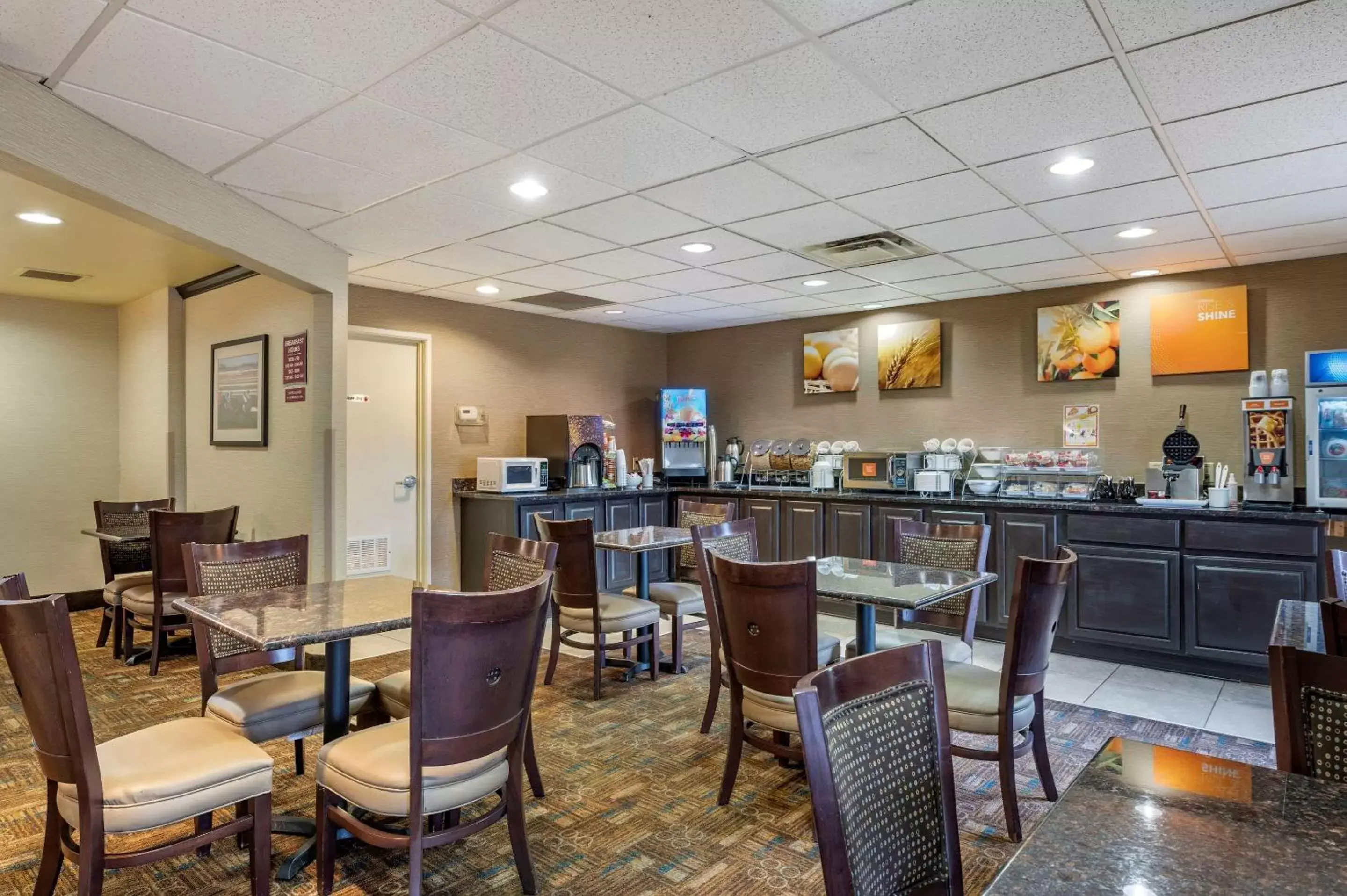 Restaurant/Places to Eat in Comfort Inn Cincinnati Airport Turfway Road