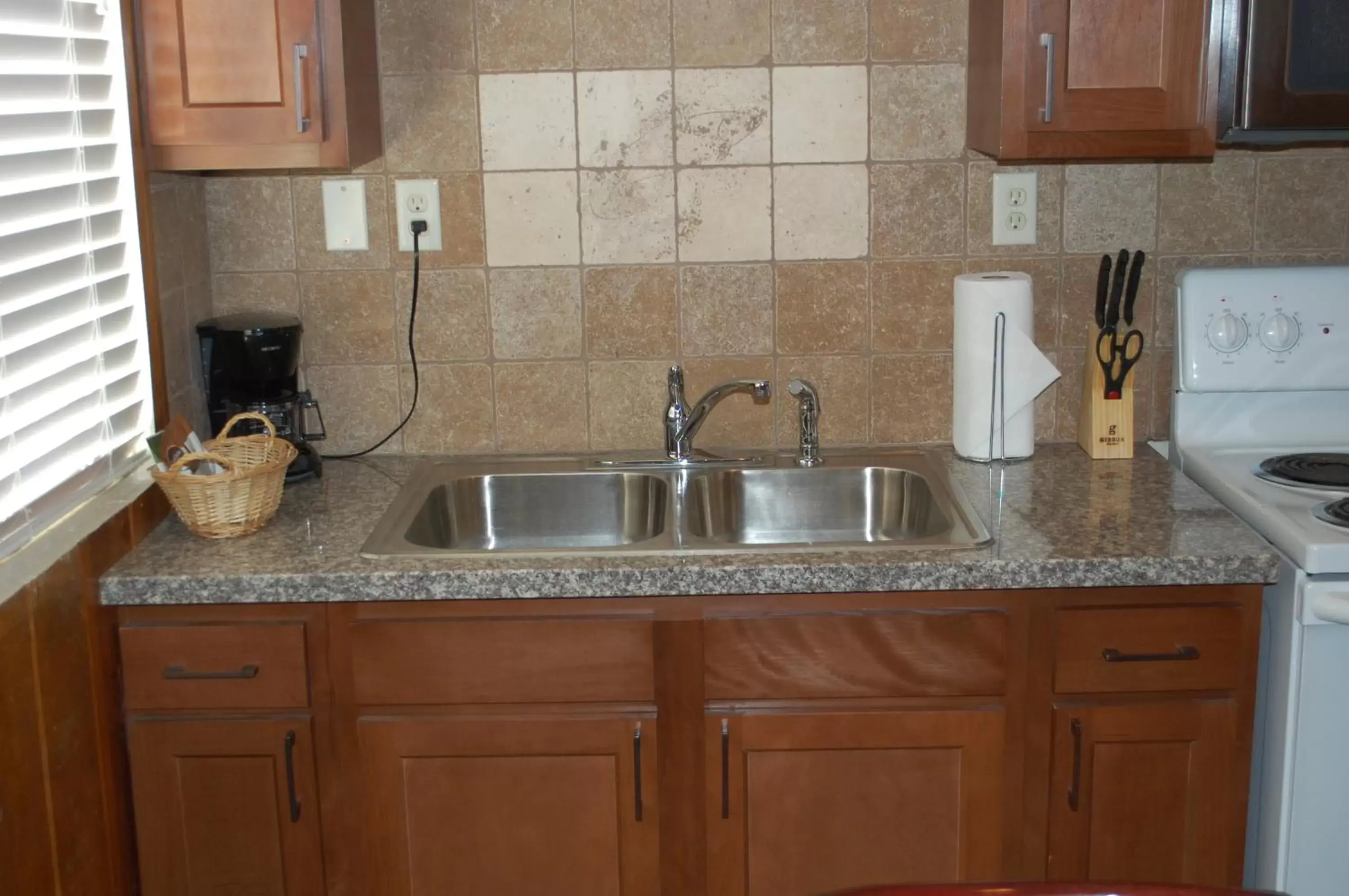 Kitchen or kitchenette, Kitchen/Kitchenette in El Rancho Motel