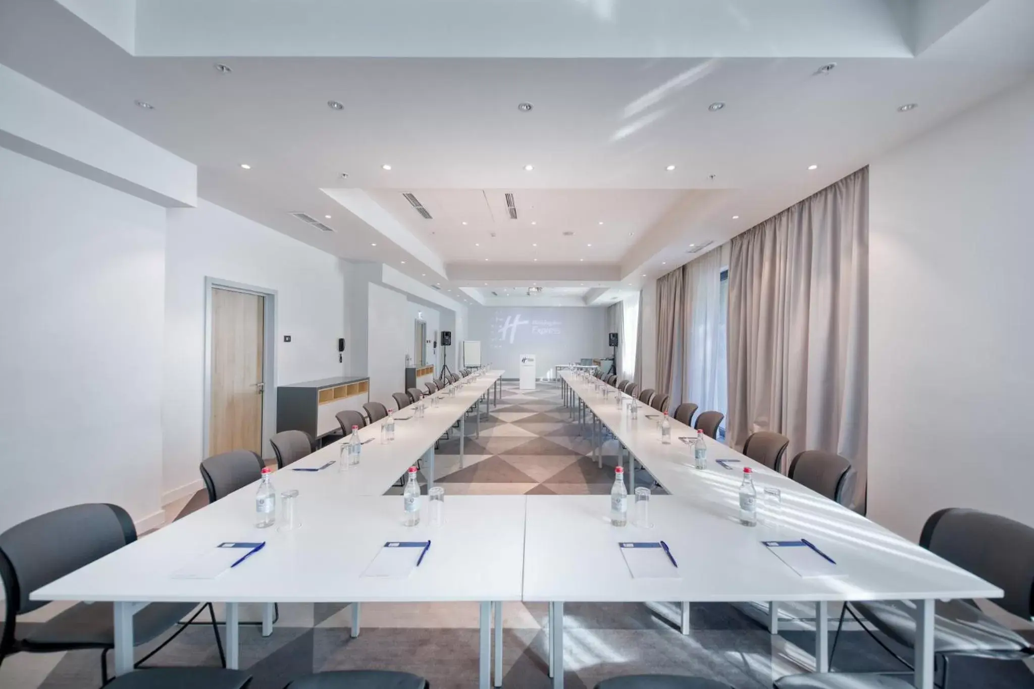 Meeting/conference room in Holiday Inn Express - Yerevan, an IHG Hotel