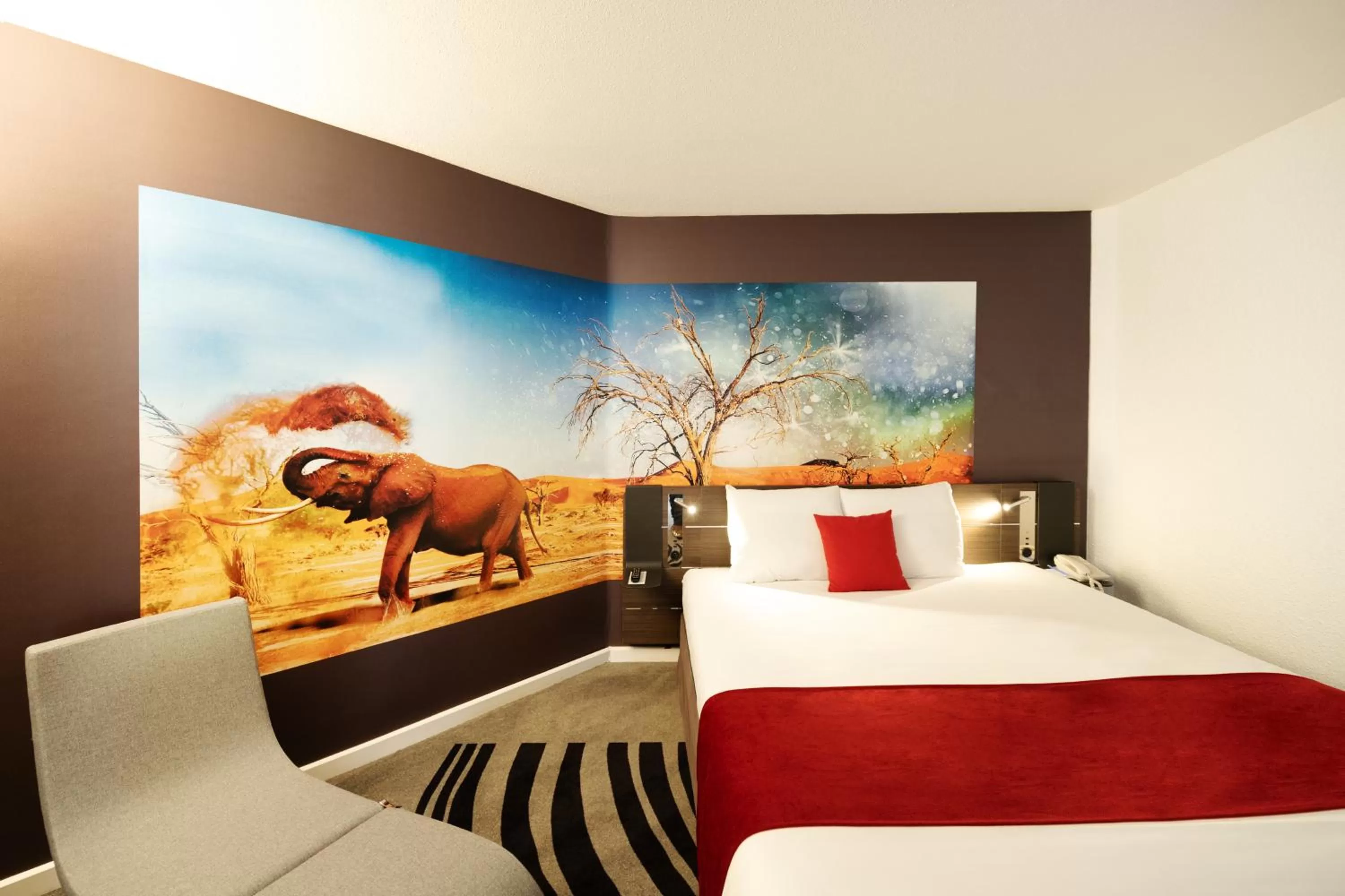 Bedroom, Bed in Novotel Lyon Gerland Musée des Confluences