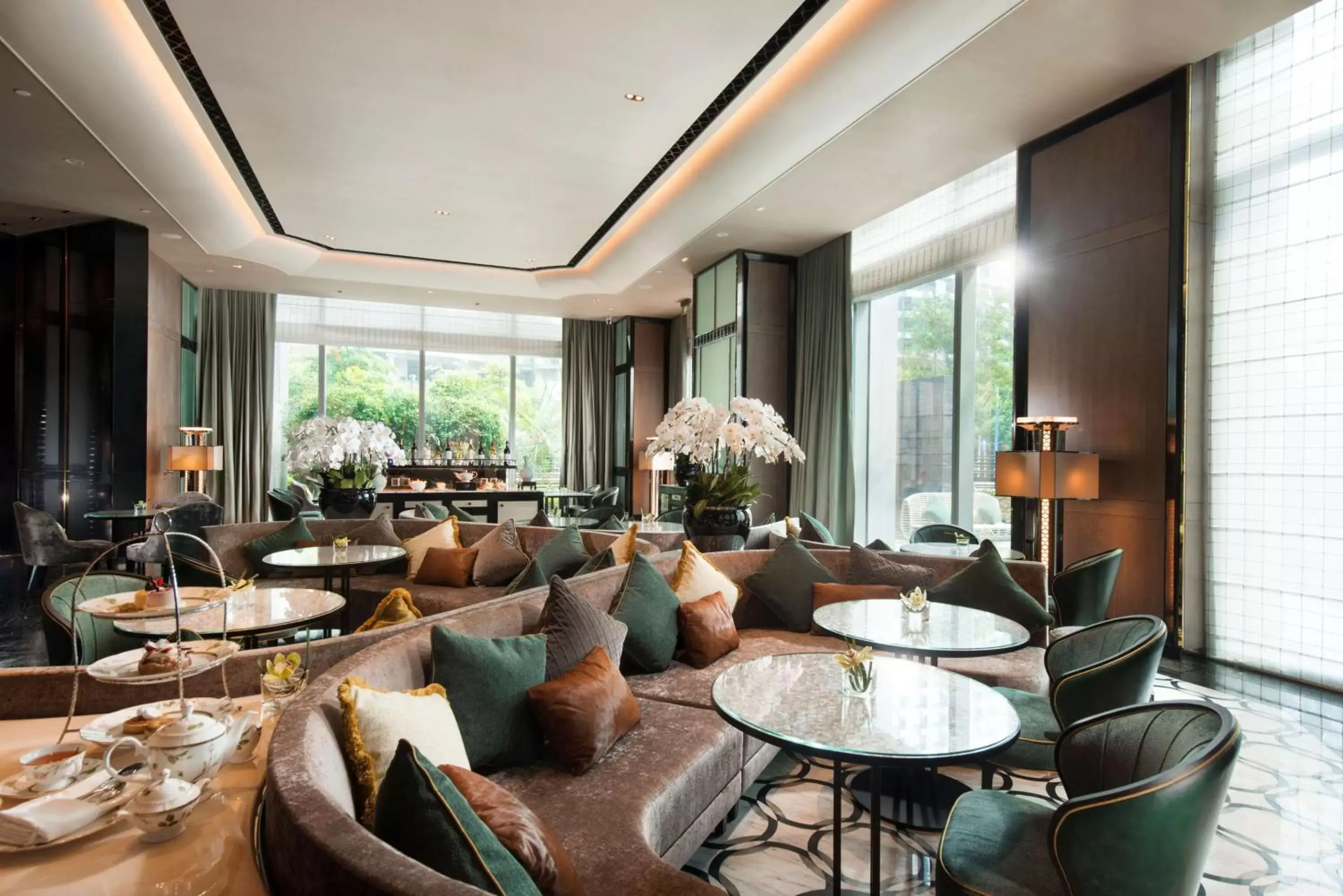 Lounge or bar in Conrad Guangzhou - Free shuttle between hotel and Exhibition Center during Canton Fair & Exhibitor registration Counter