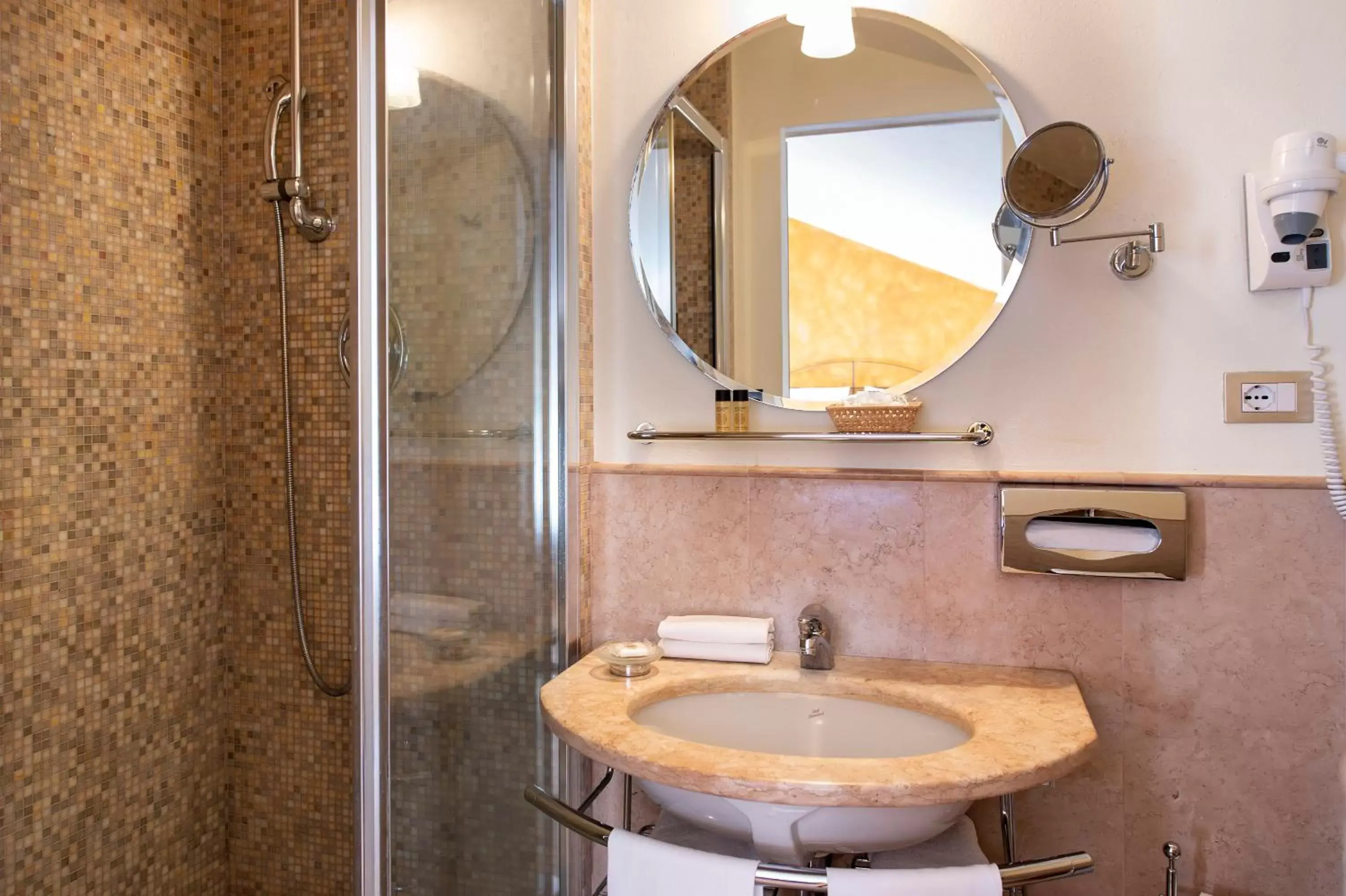 Bathroom in Hotel L'Antico Pozzo