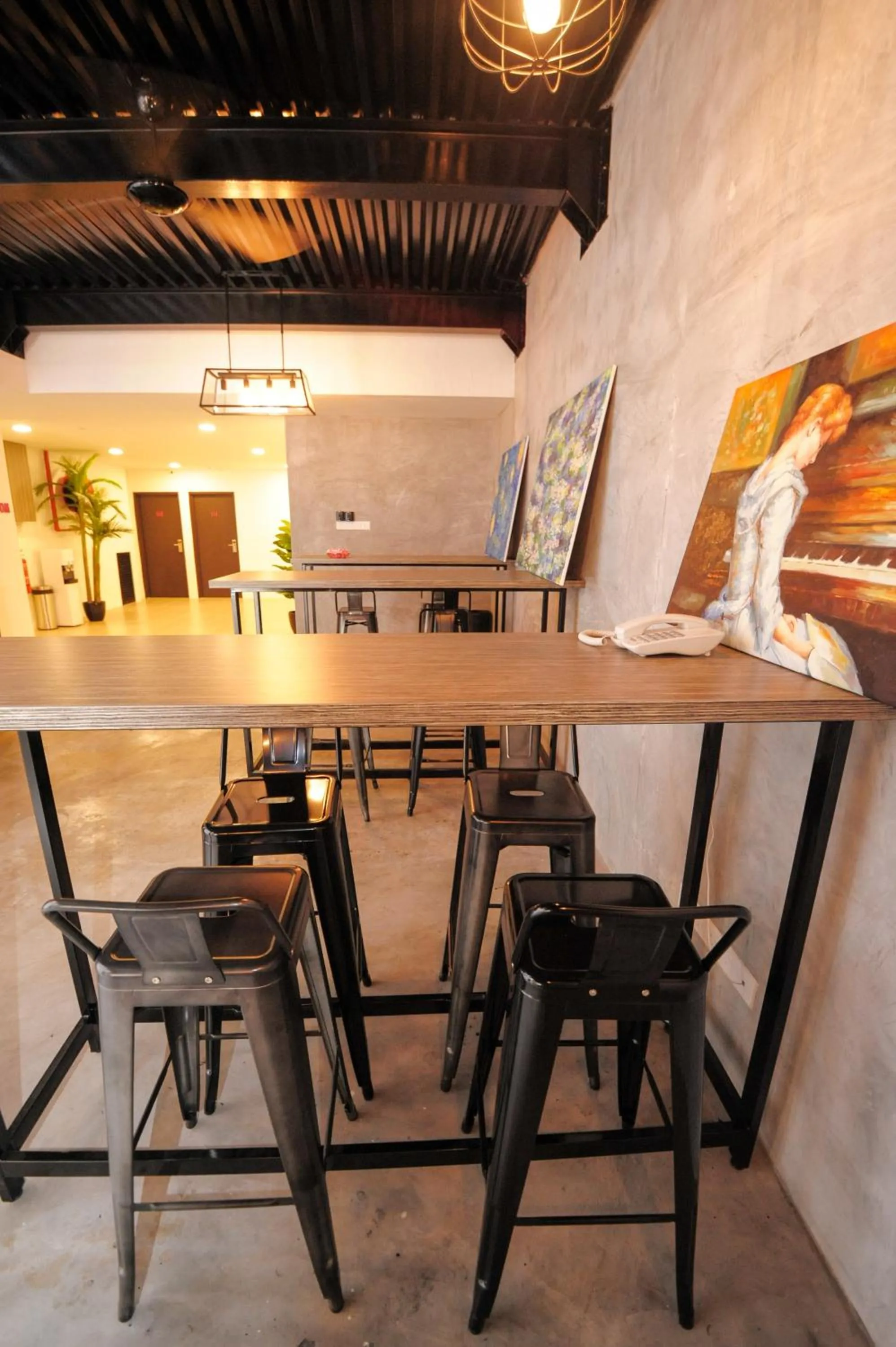 Communal lounge/ TV room in Hotel Mezzo