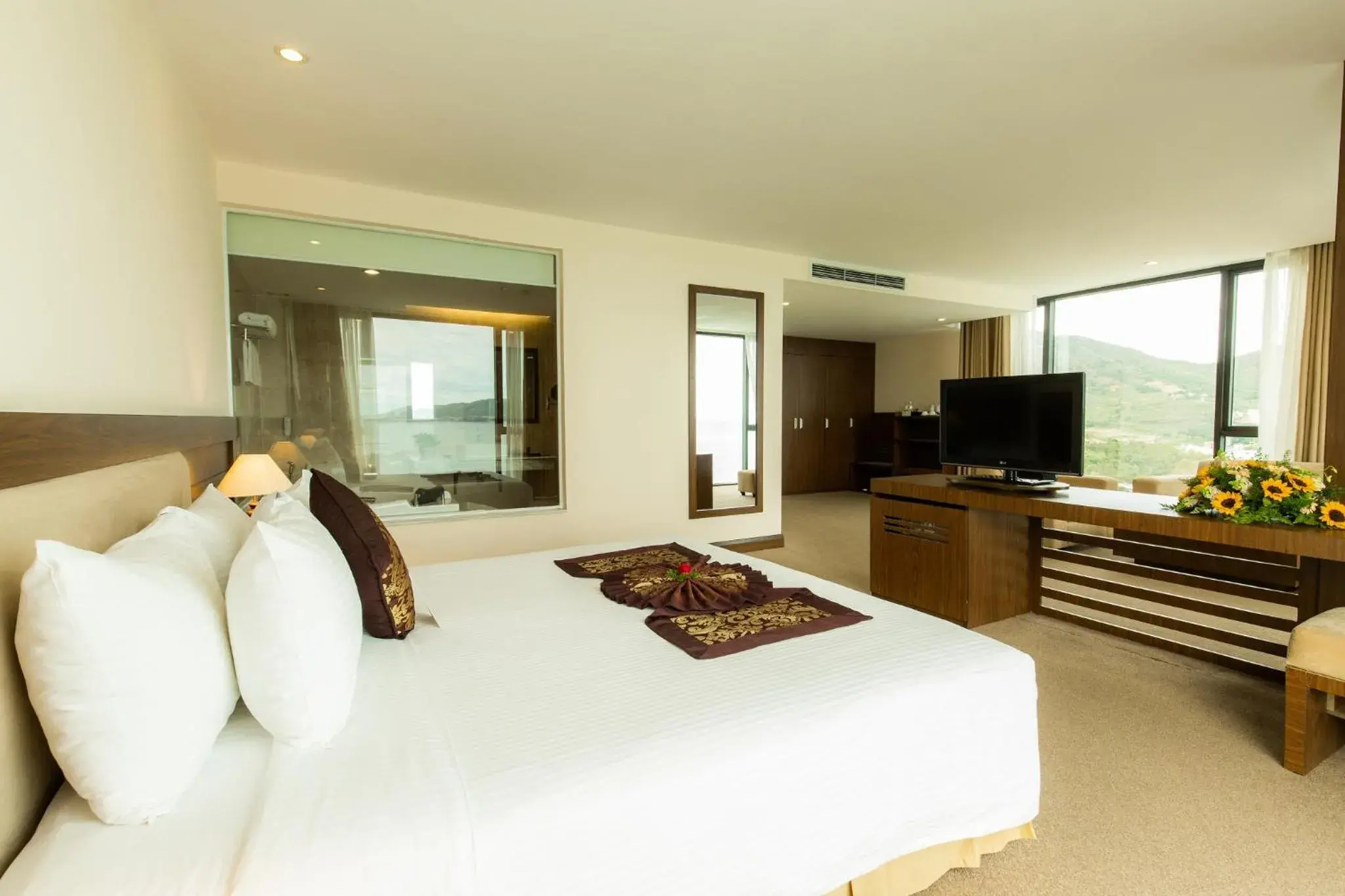Photo of the whole room, TV/Entertainment Center in Muong Thanh Grand Nha Trang Hotel