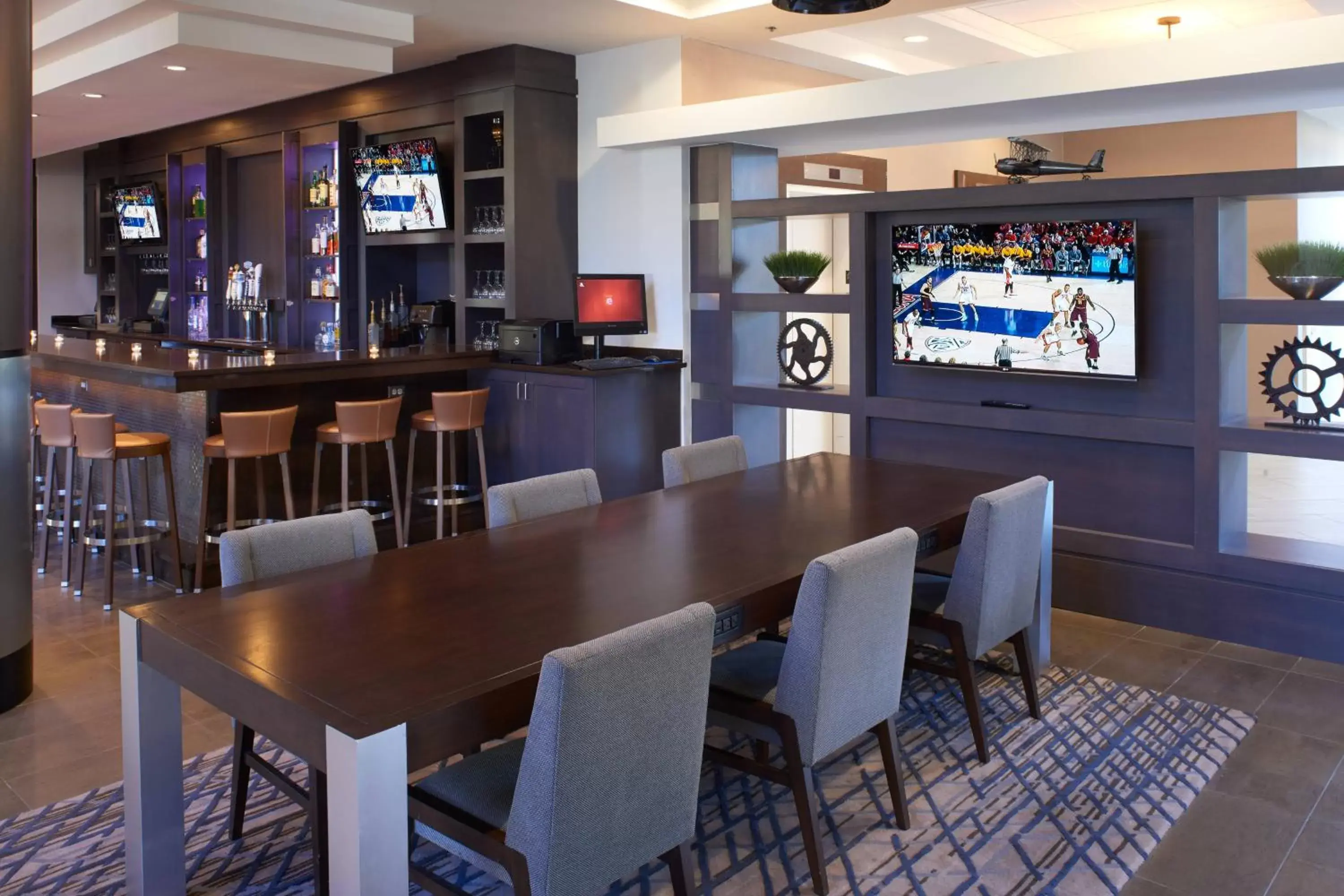Restaurant/places to eat, Lounge/Bar in Detroit Marriott Southfield