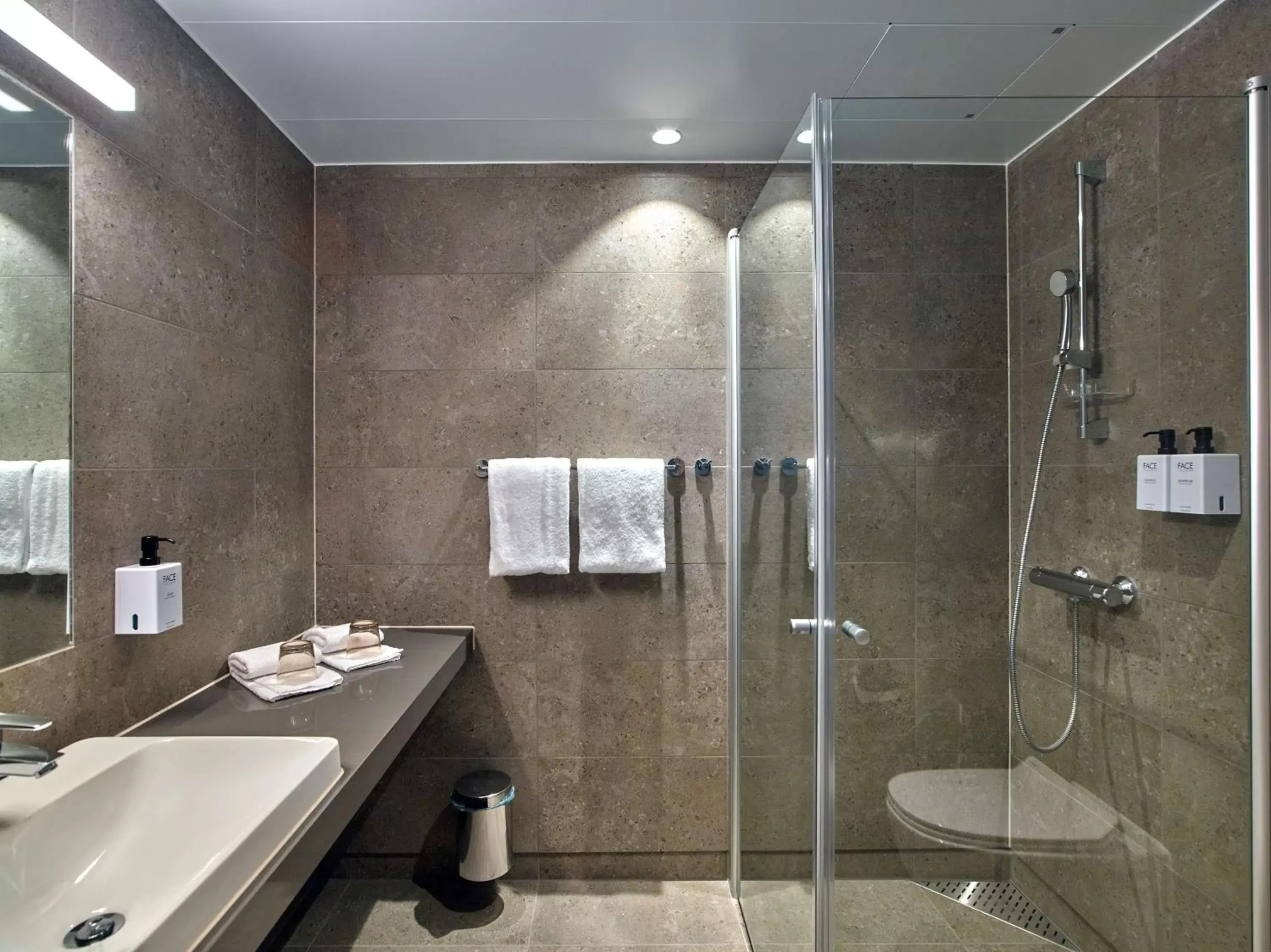 Bedroom, Bathroom in Scandic Oceanhamnen Bedroom, Bathroom in Scandic Oceanhamnen