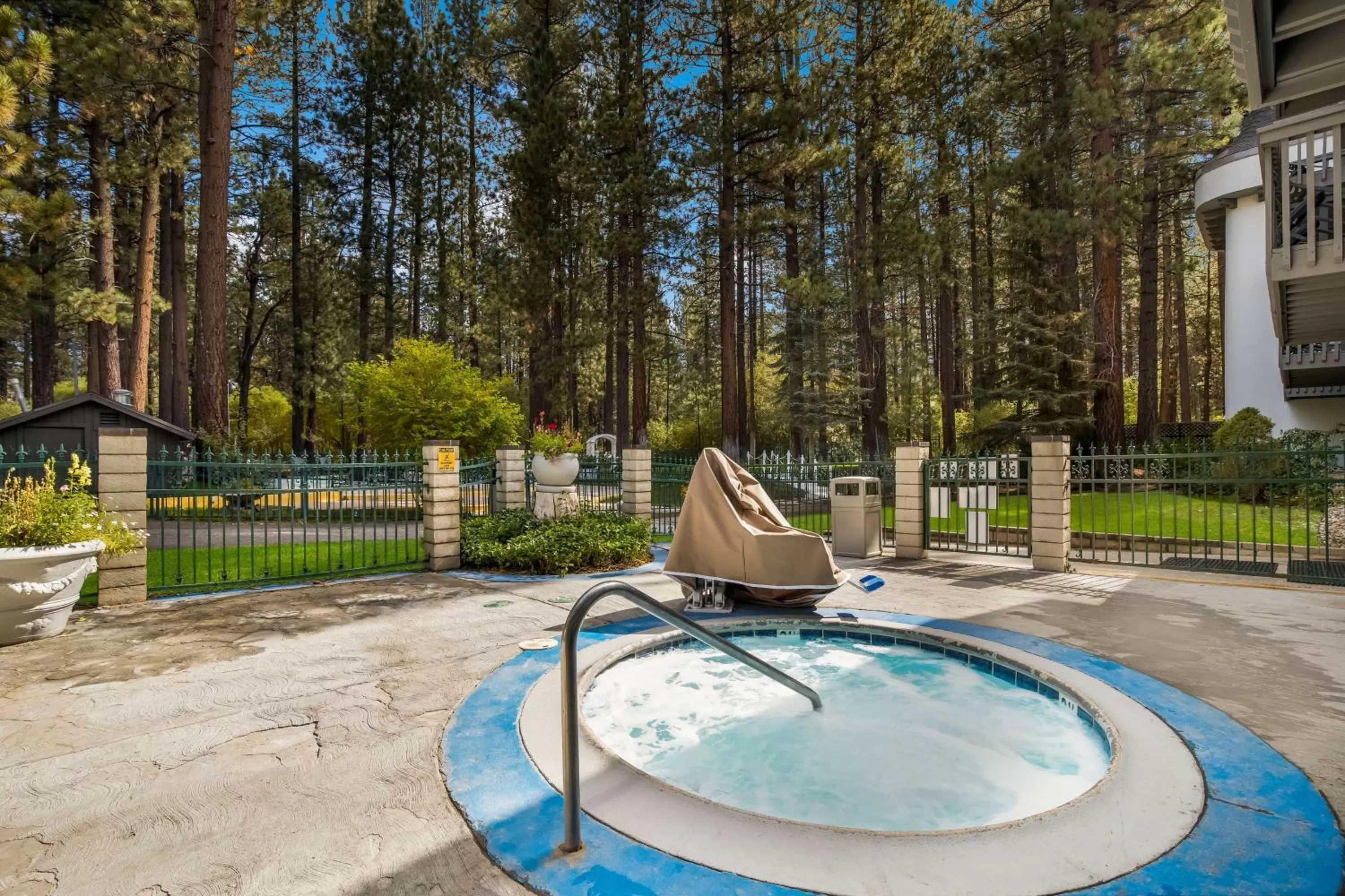 Pool view in Chateau Big Bear Boutique Hotel, BW Signature Collection