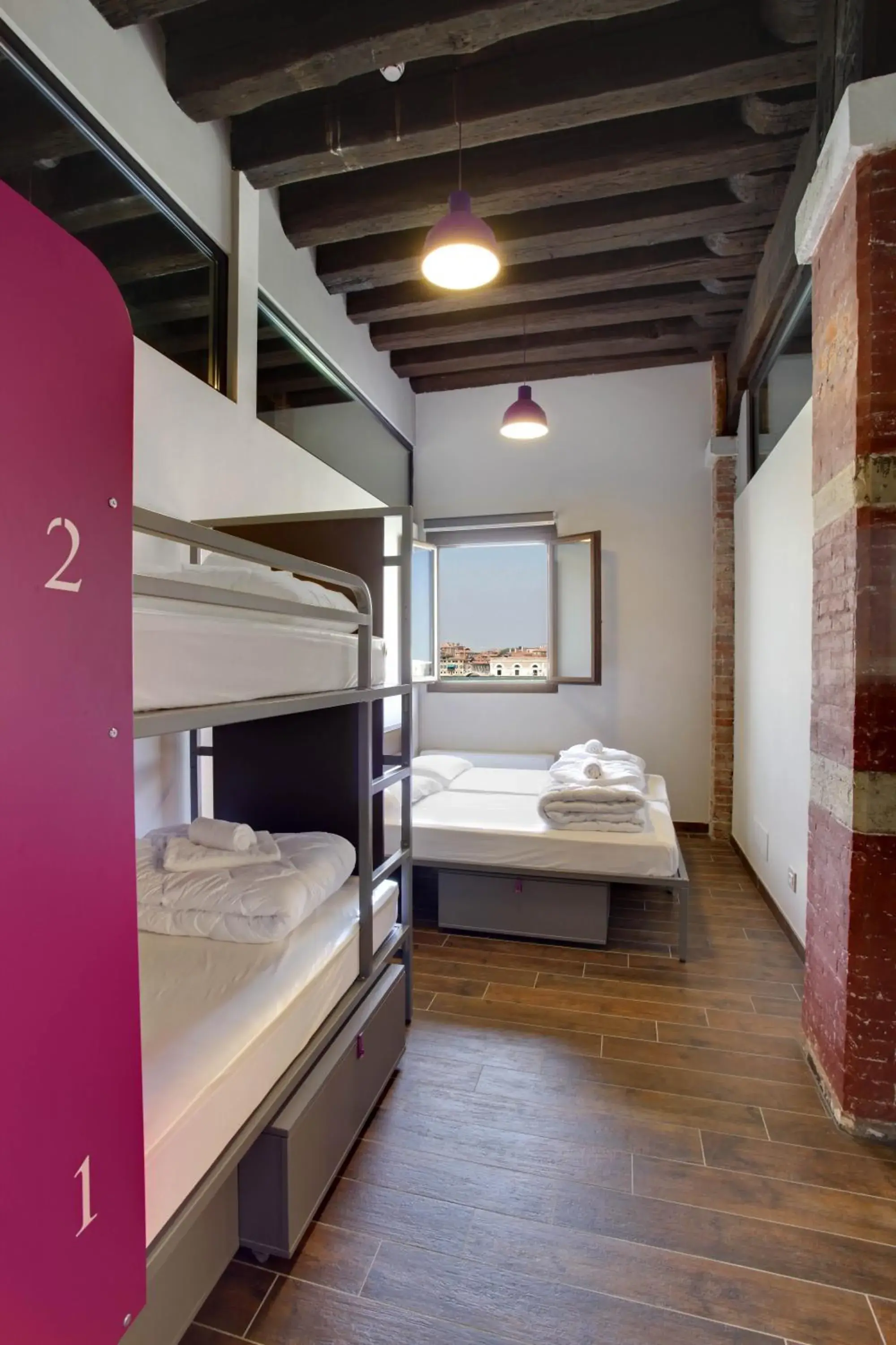 Bed, Bunk Bed in Generator Venice