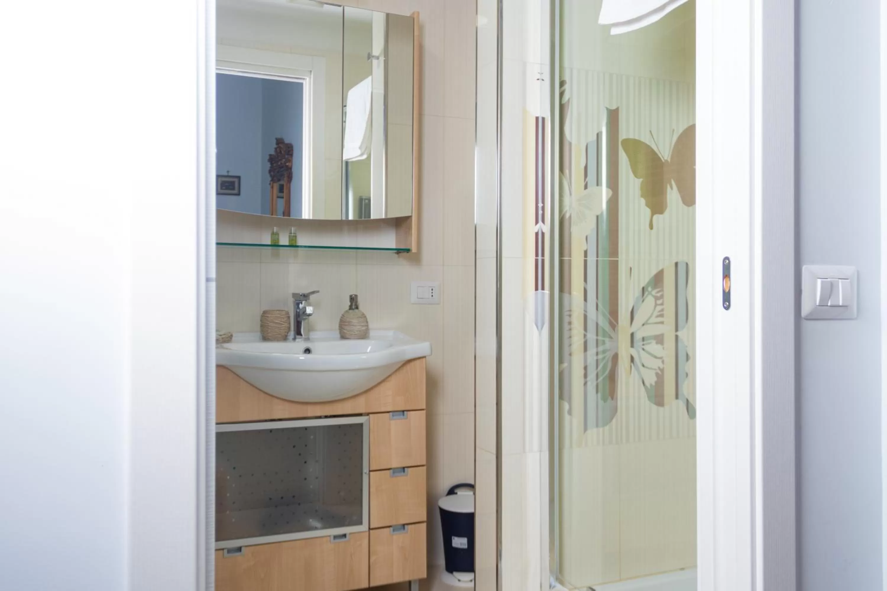 Shower in Nido Dei Gabbiani