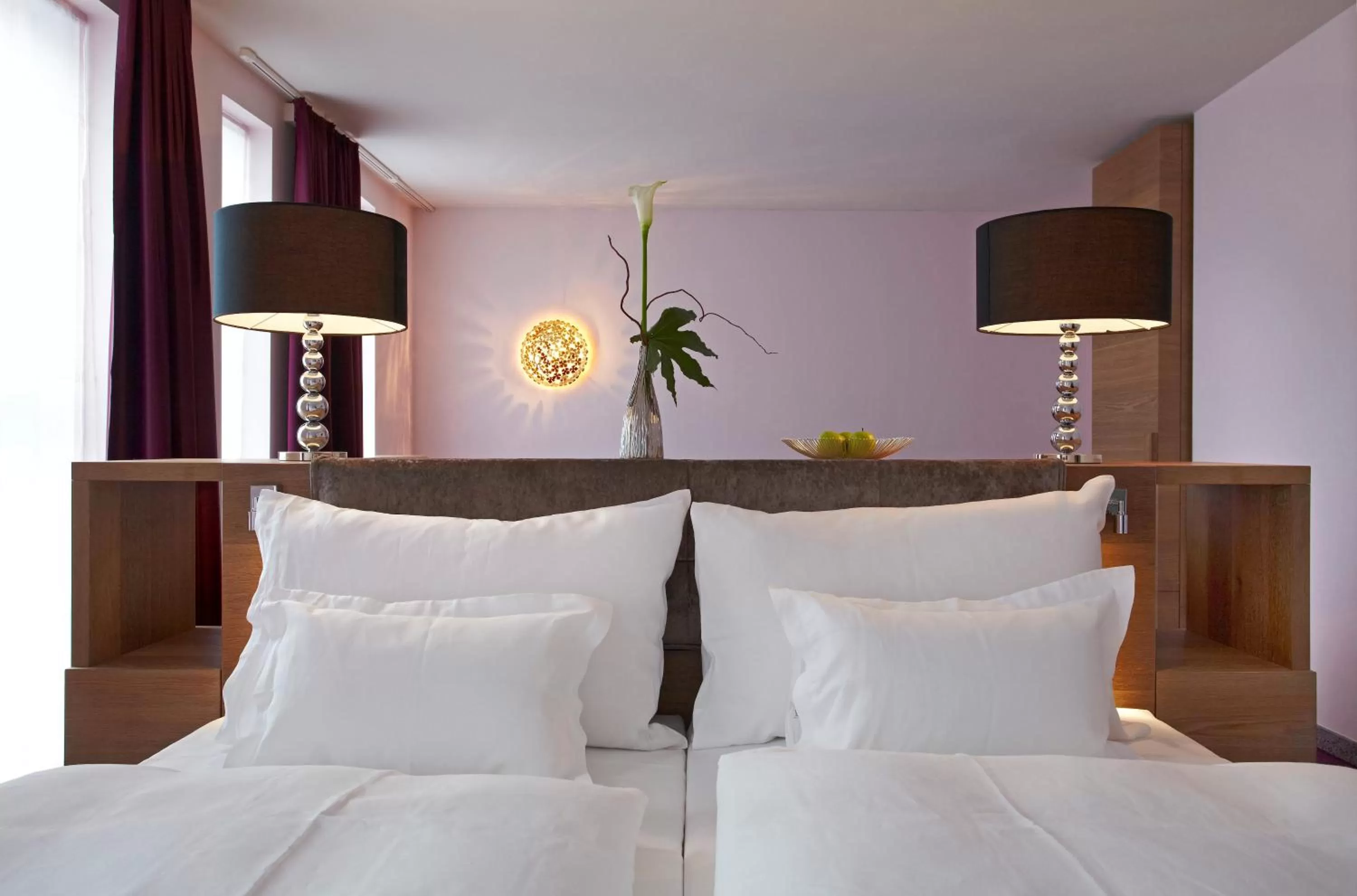 Decorative detail, Bed in abito Suites