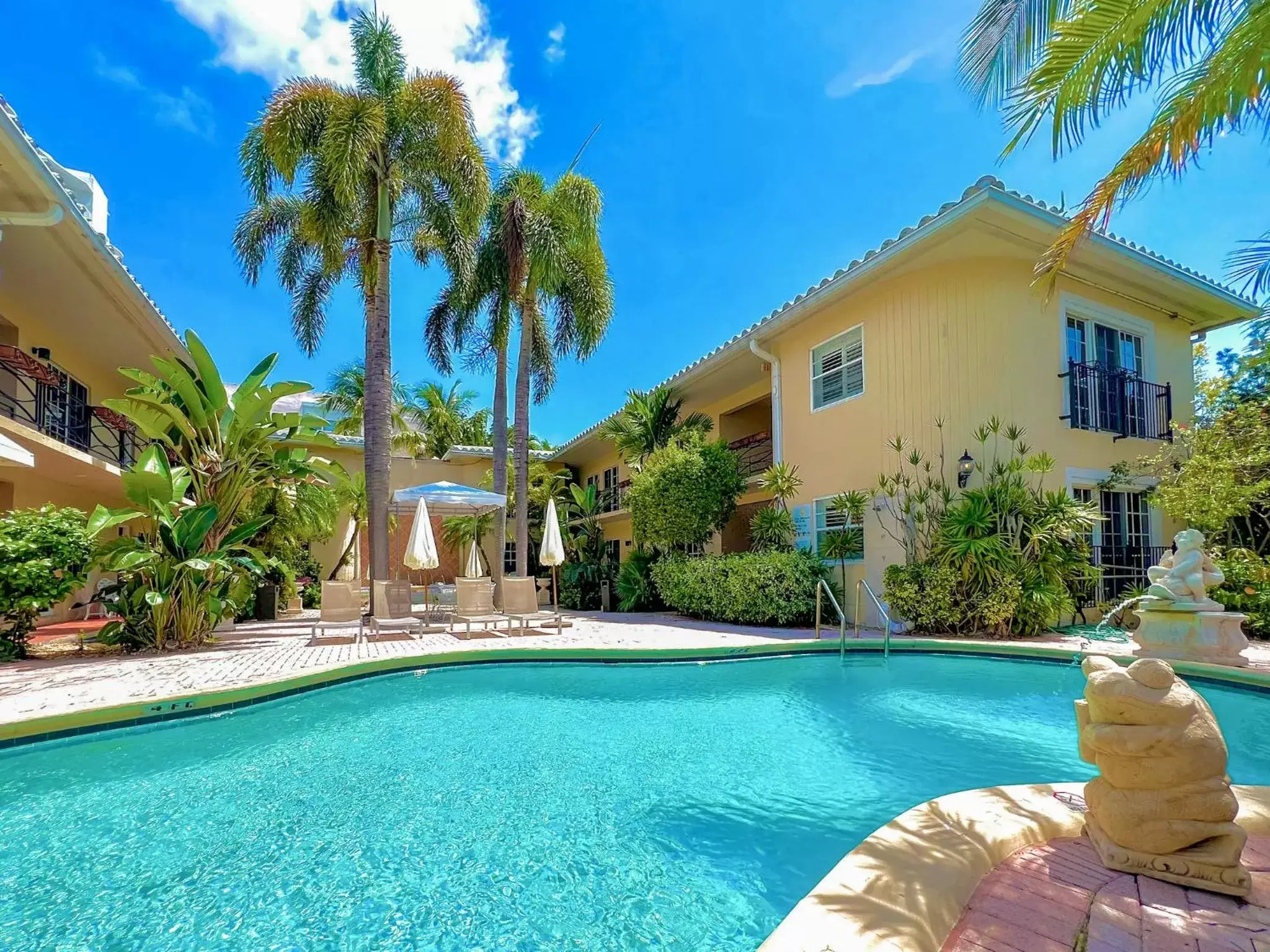 Property building, Swimming Pool in La Casa Hotel