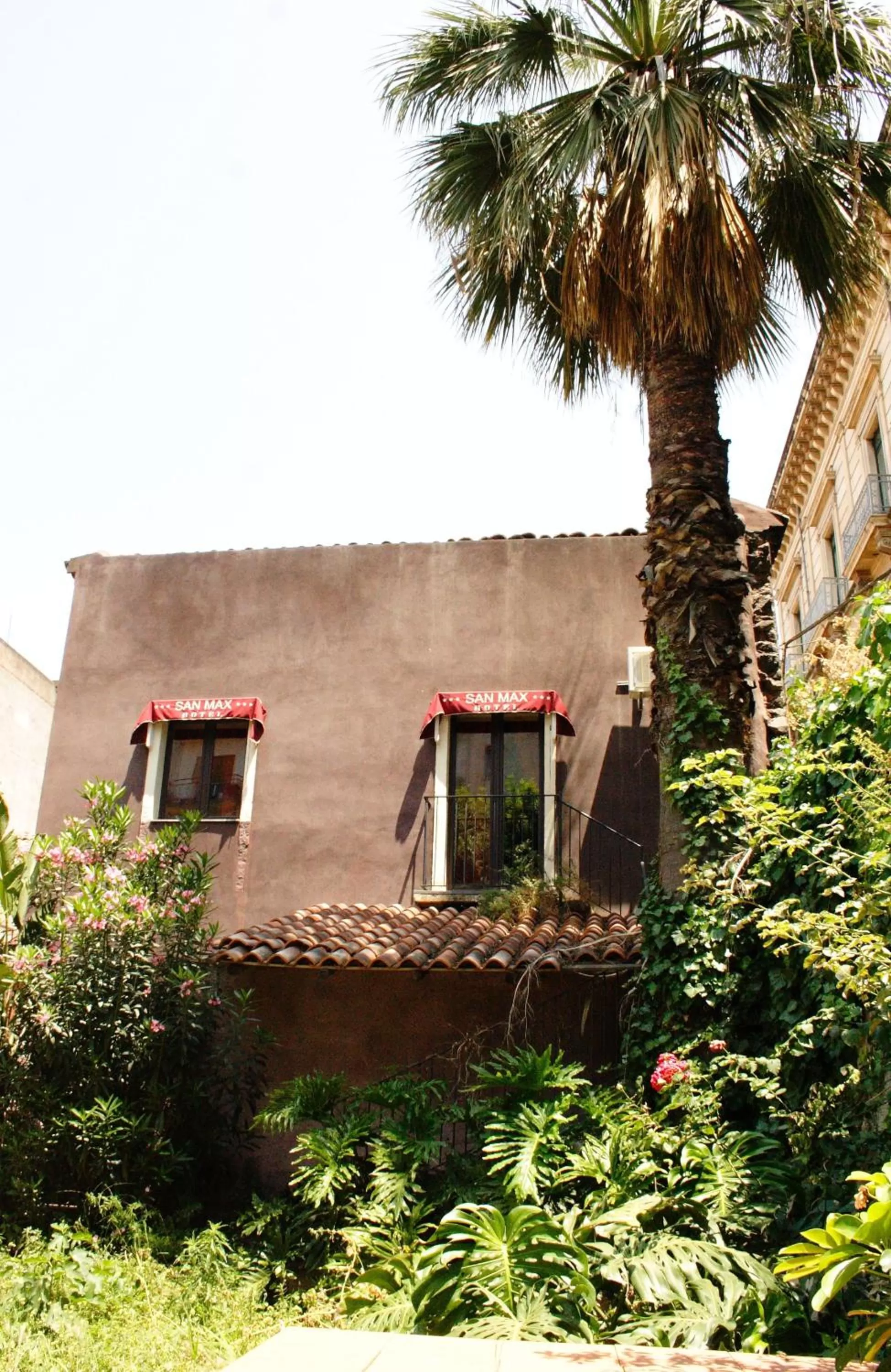 Facade/entrance in San Max Hotel
