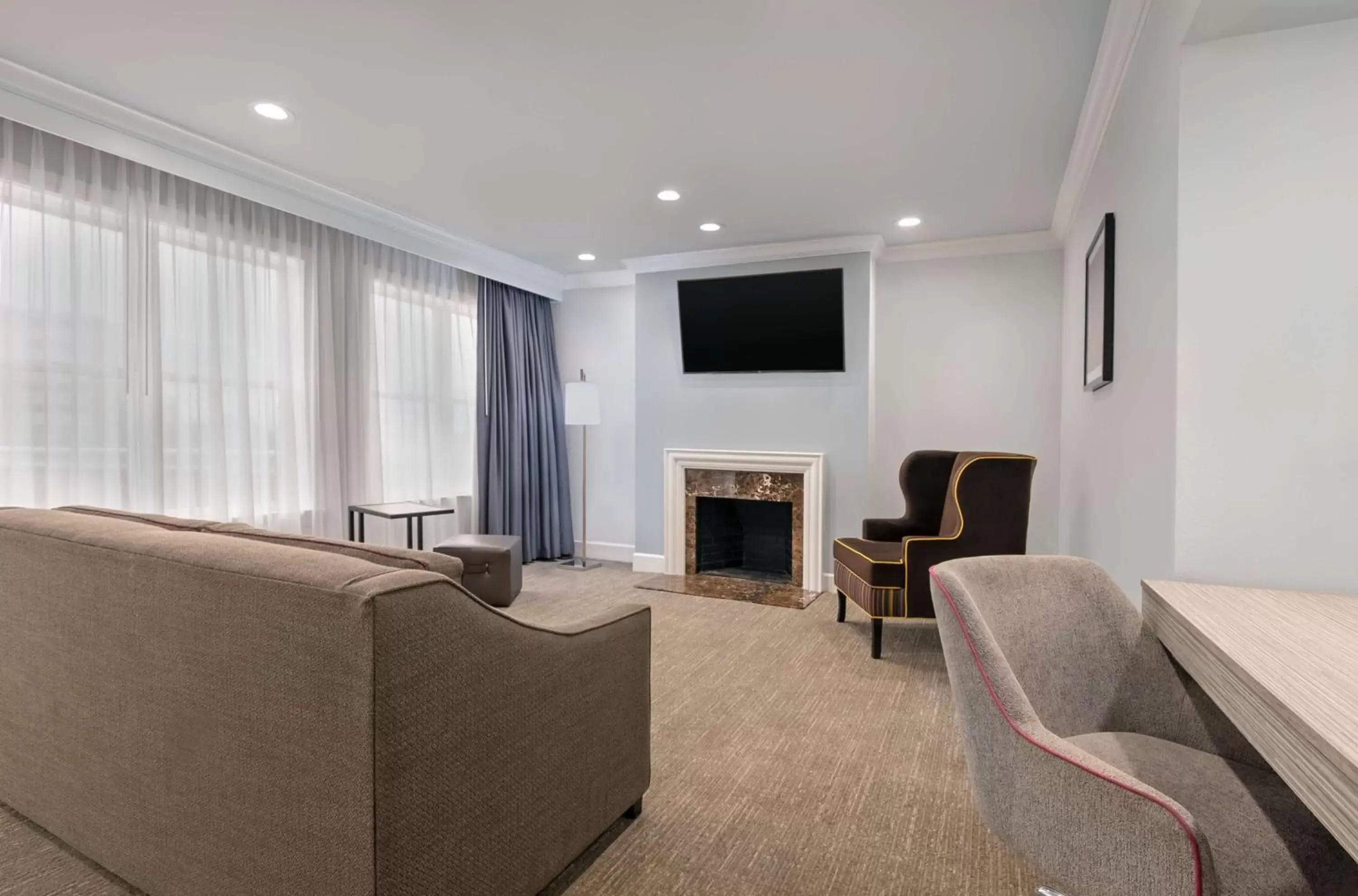Living room, Seating Area in Hampton Inn & Suites Stamford