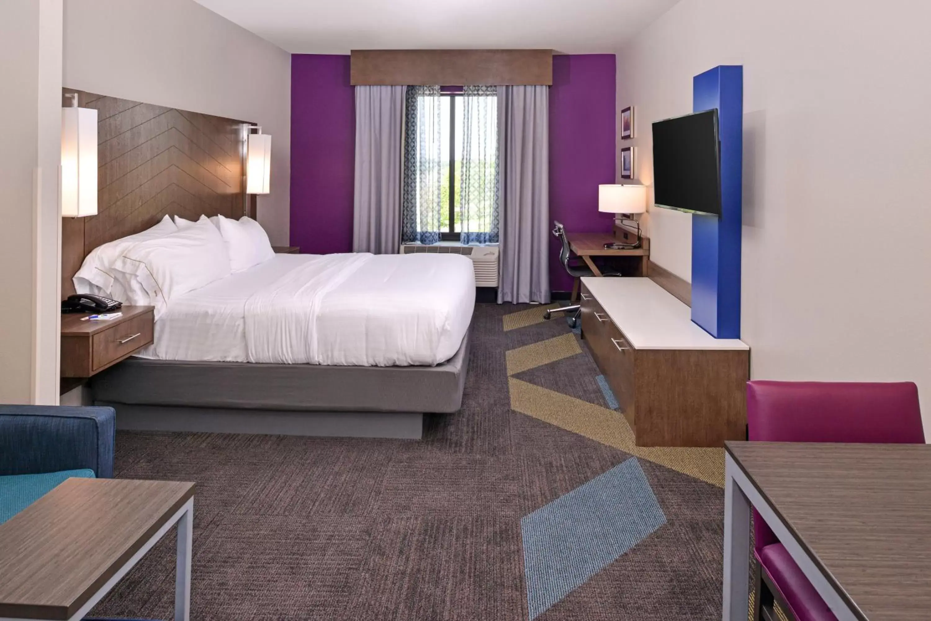 Photo of the whole room, Bed in Holiday Inn Express and Suites Bryant - Benton Area by IHG Photo of the whole room, Bed in Holiday Inn Express and Suites Bryant - Benton Area by IHG