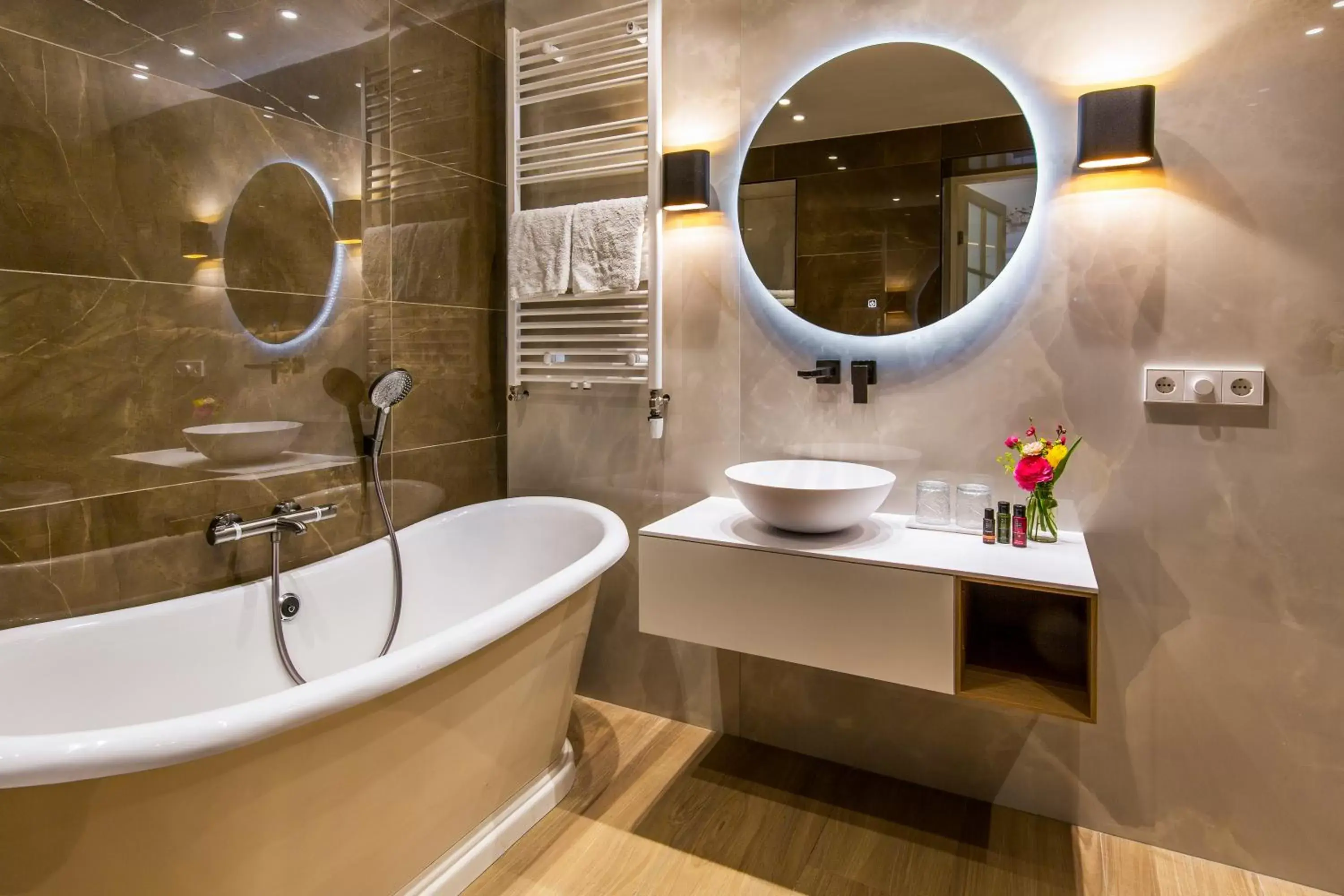Bath, Bathroom in Amstel Corner Hotel
