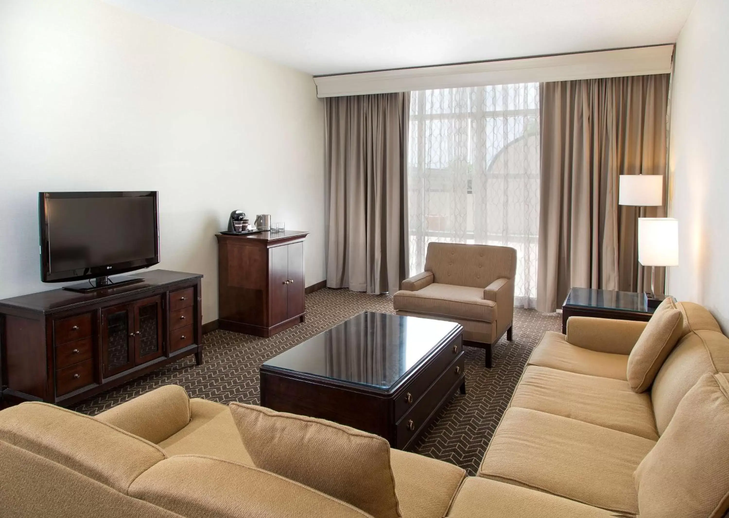 Living room, Seating Area in DoubleTree Suites by Hilton Lexington
