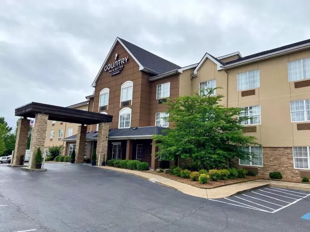 Property Building in Country Inn & Suites by Radisson, Jackson, TN