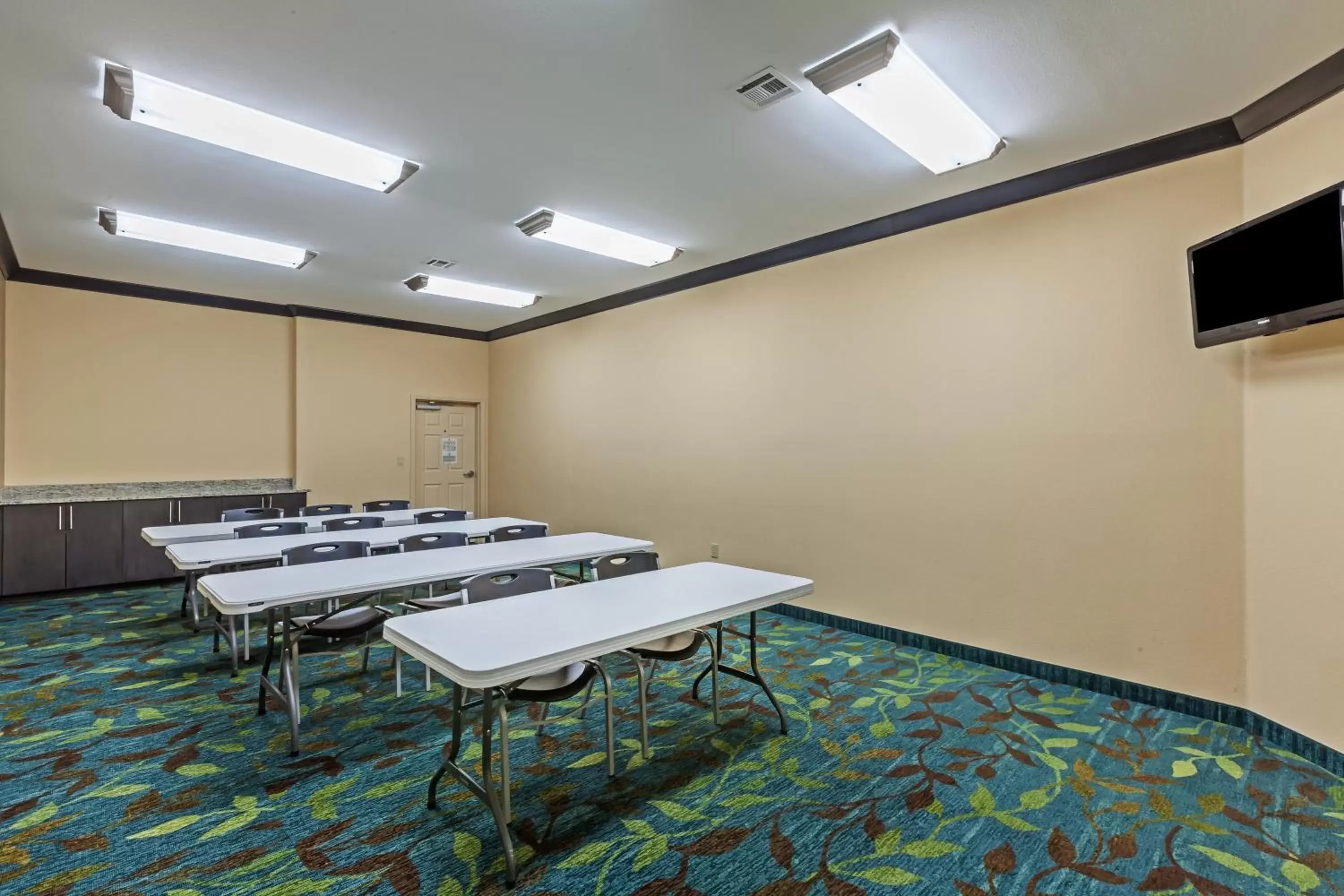 Meeting/conference room in Candlewood Amarillo-Western Crossing, an IHG Hotel