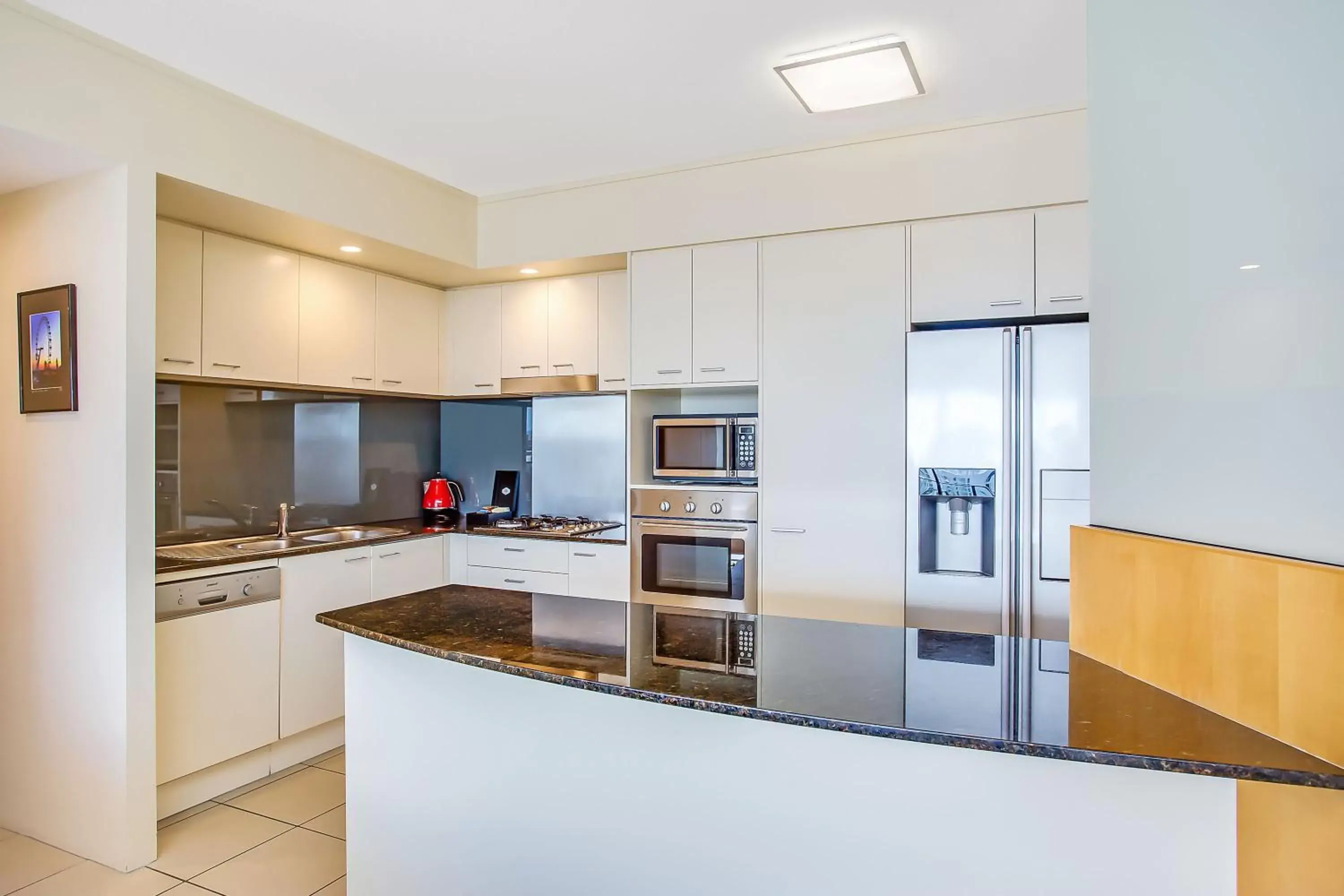Kitchen or kitchenette in Mantra Broadbeach on the Park Kitchen or kitchenette in Mantra Broadbeach on the Park