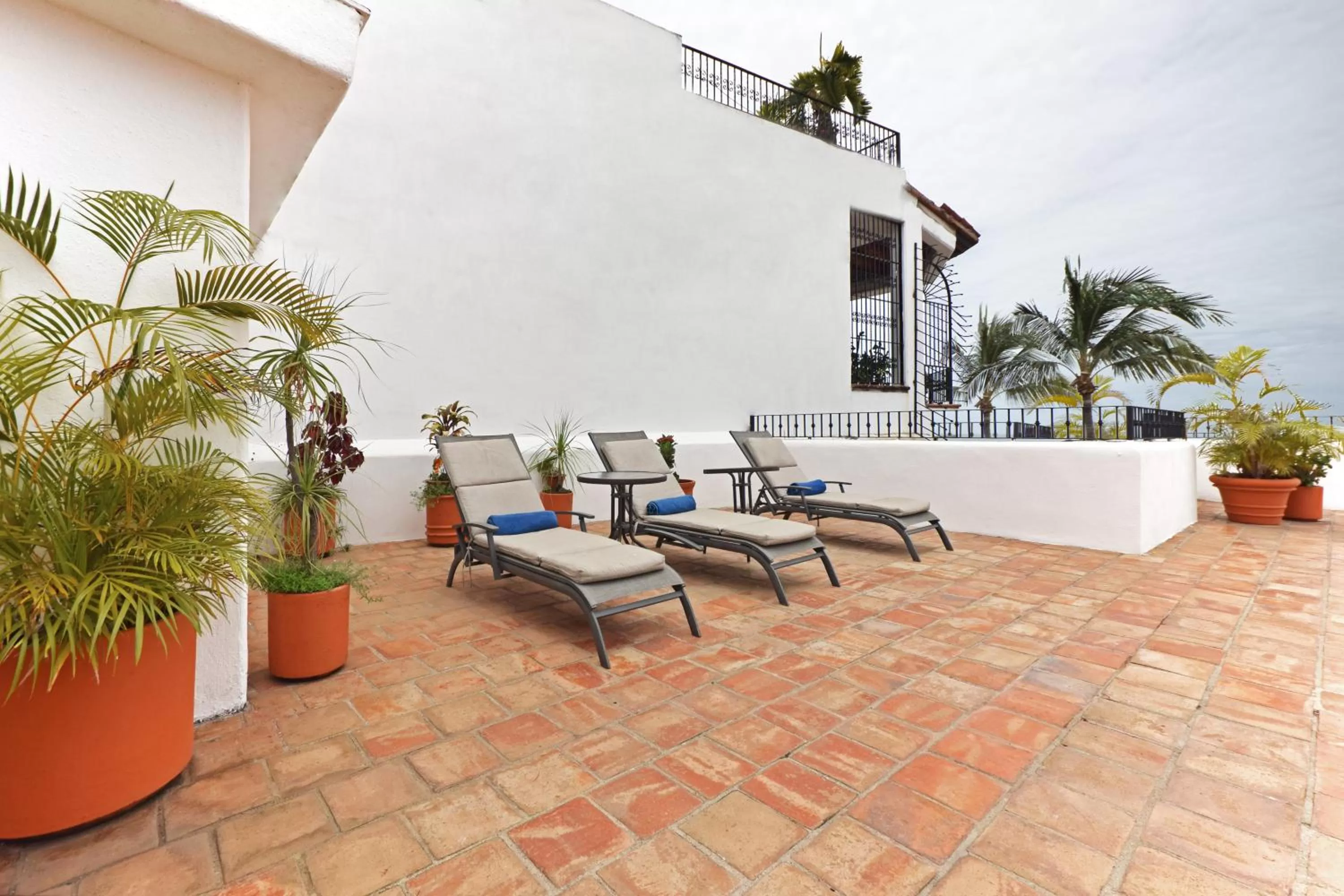 Solarium in Emperador Vallarta Beachfront Hotel and Suites