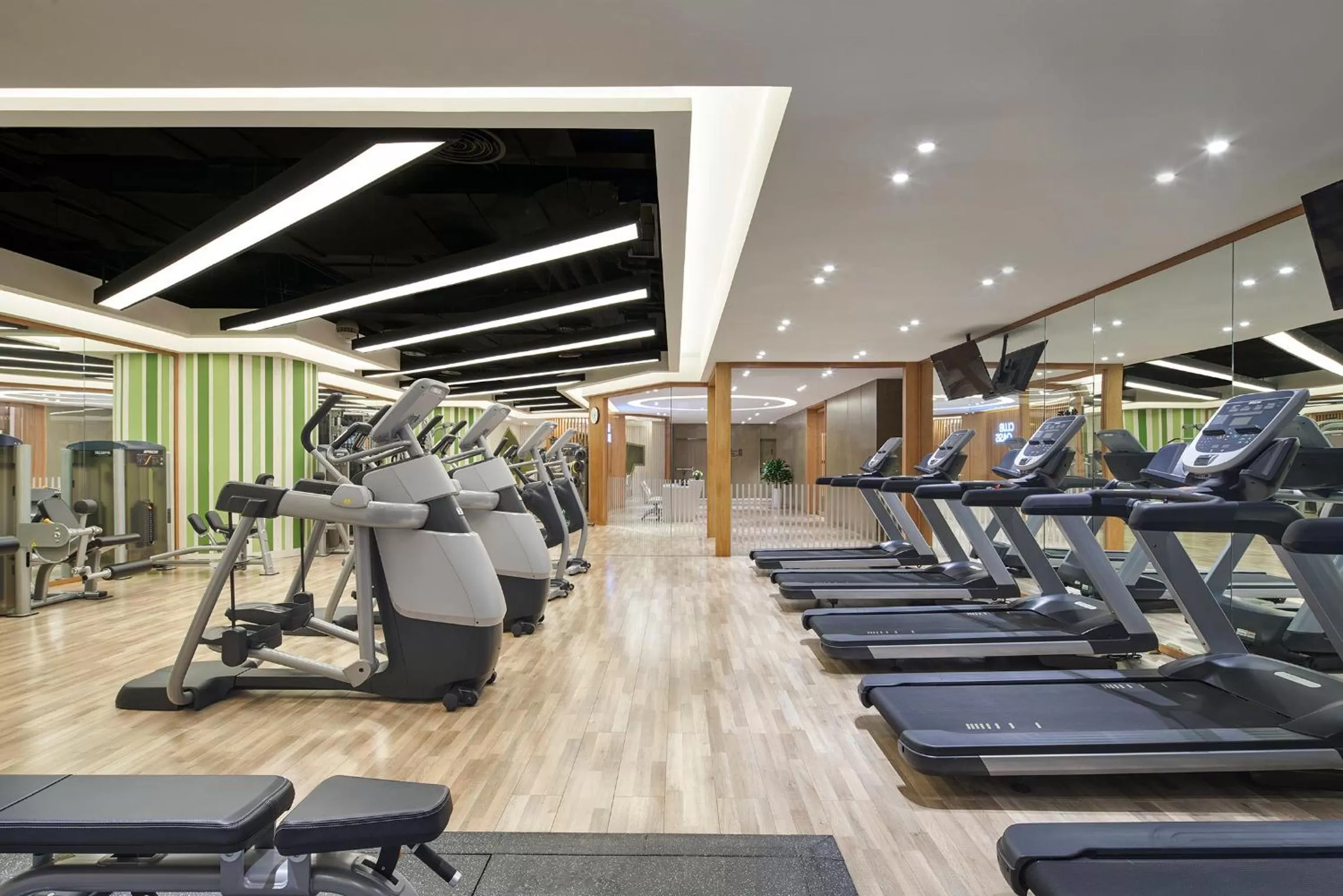 Fitness centre/facilities in Hyatt Regency Metropolitan Chongqing
