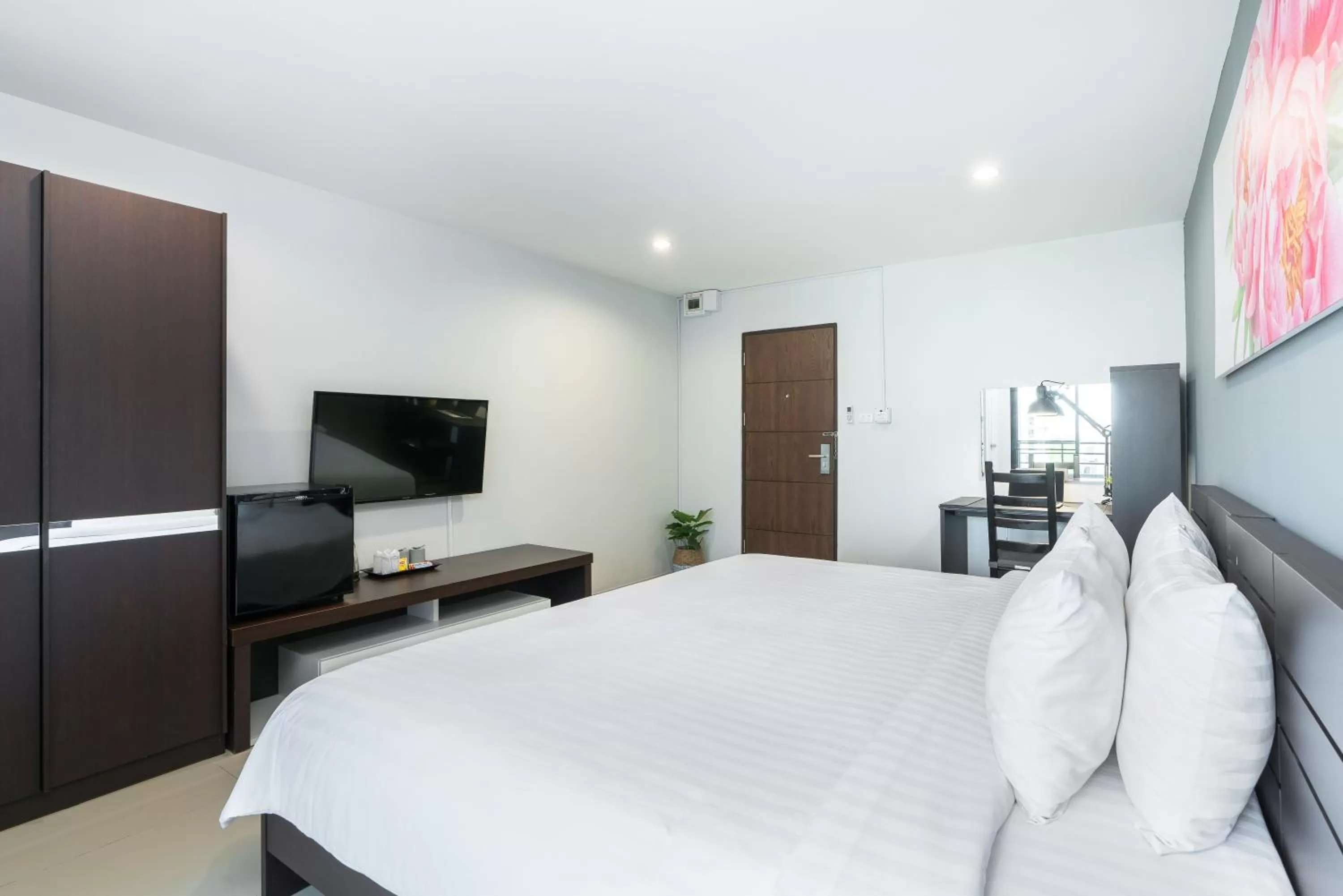 Bed in De Botan Srinakarin Hotel & Residence