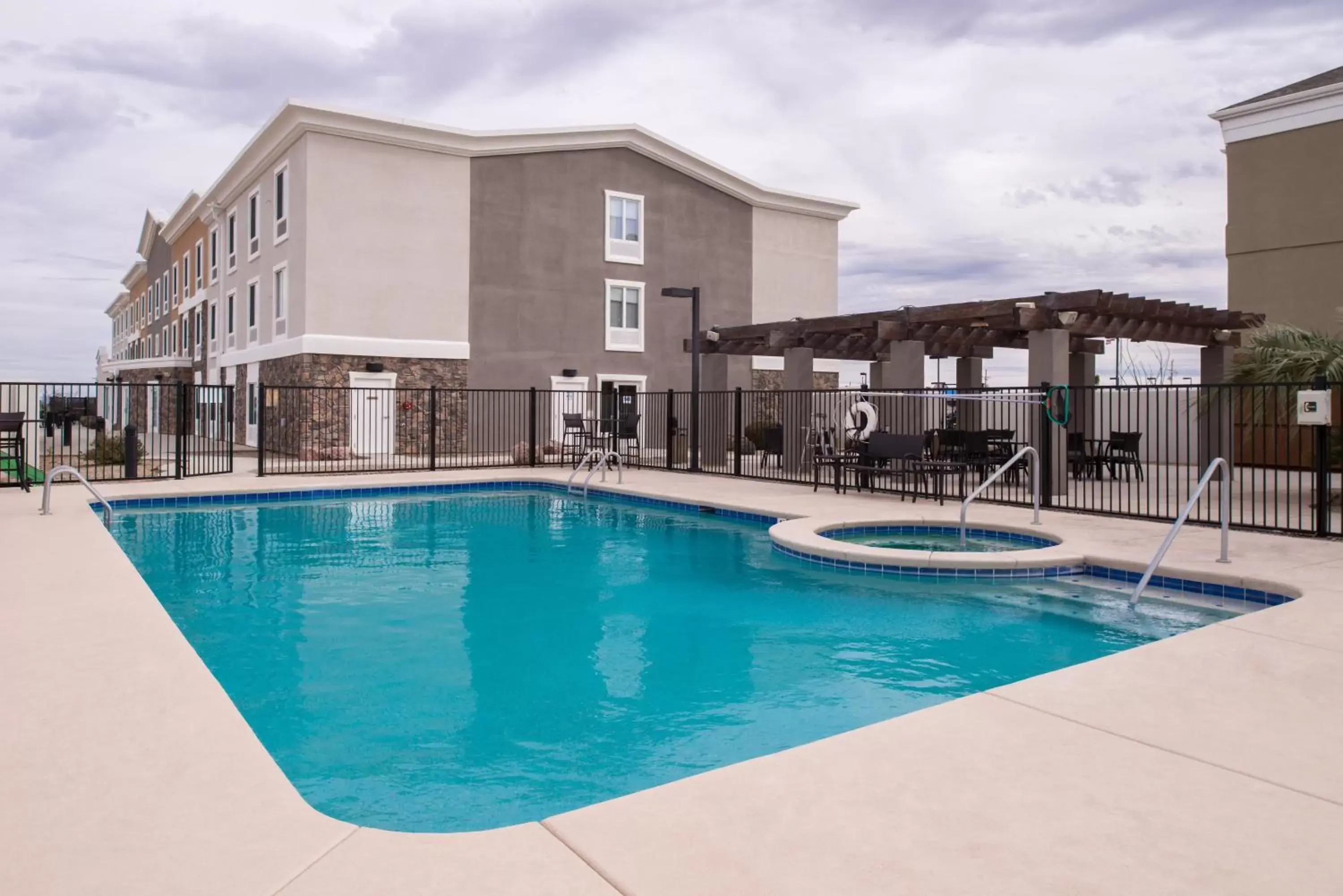 Swimming pool, Property Building in Holiday Inn Express Sierra Vista, an IHG Hotel