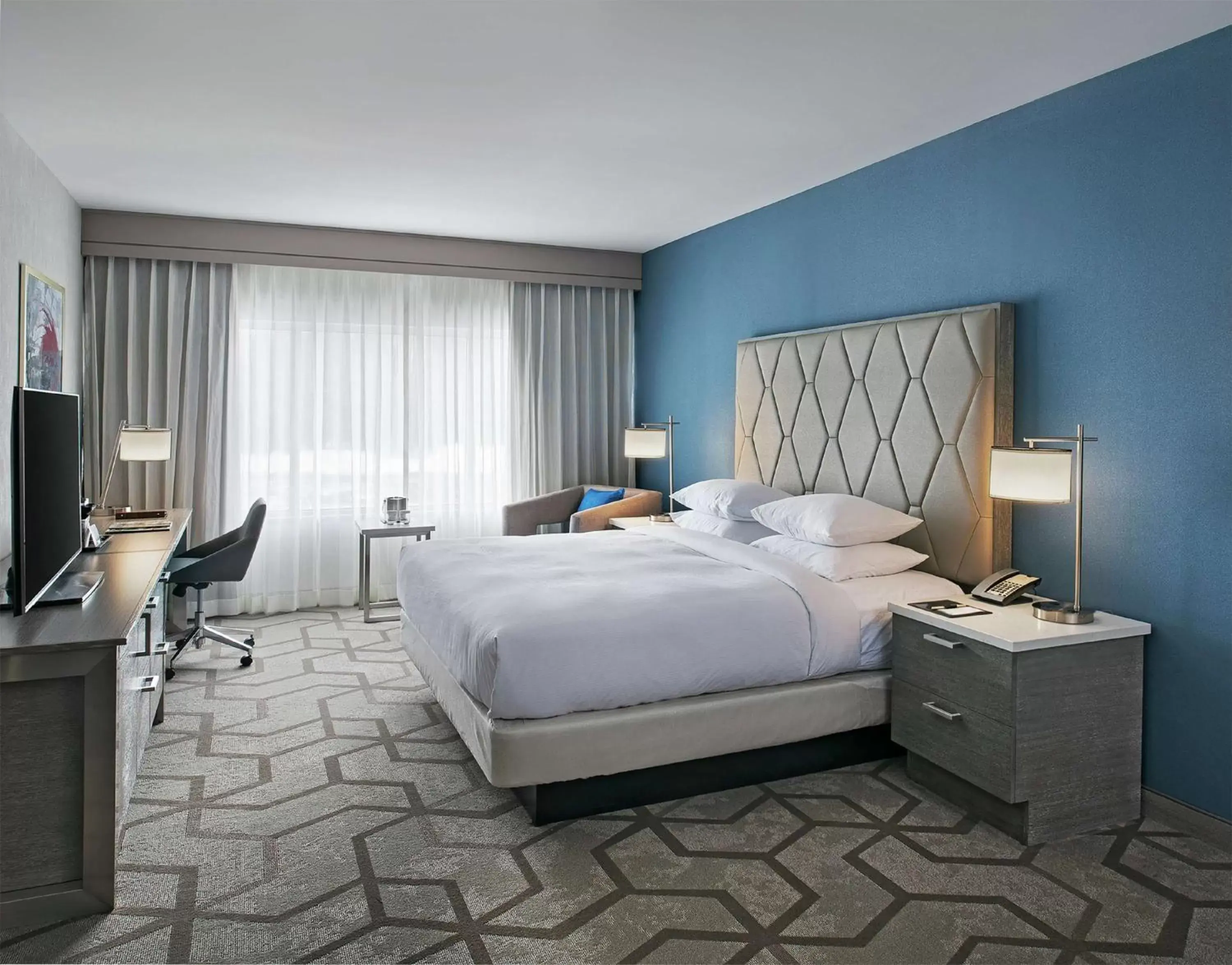 Bedroom, Bed in The Kingsley Bloomfield Hills - a DoubleTree by Hilton