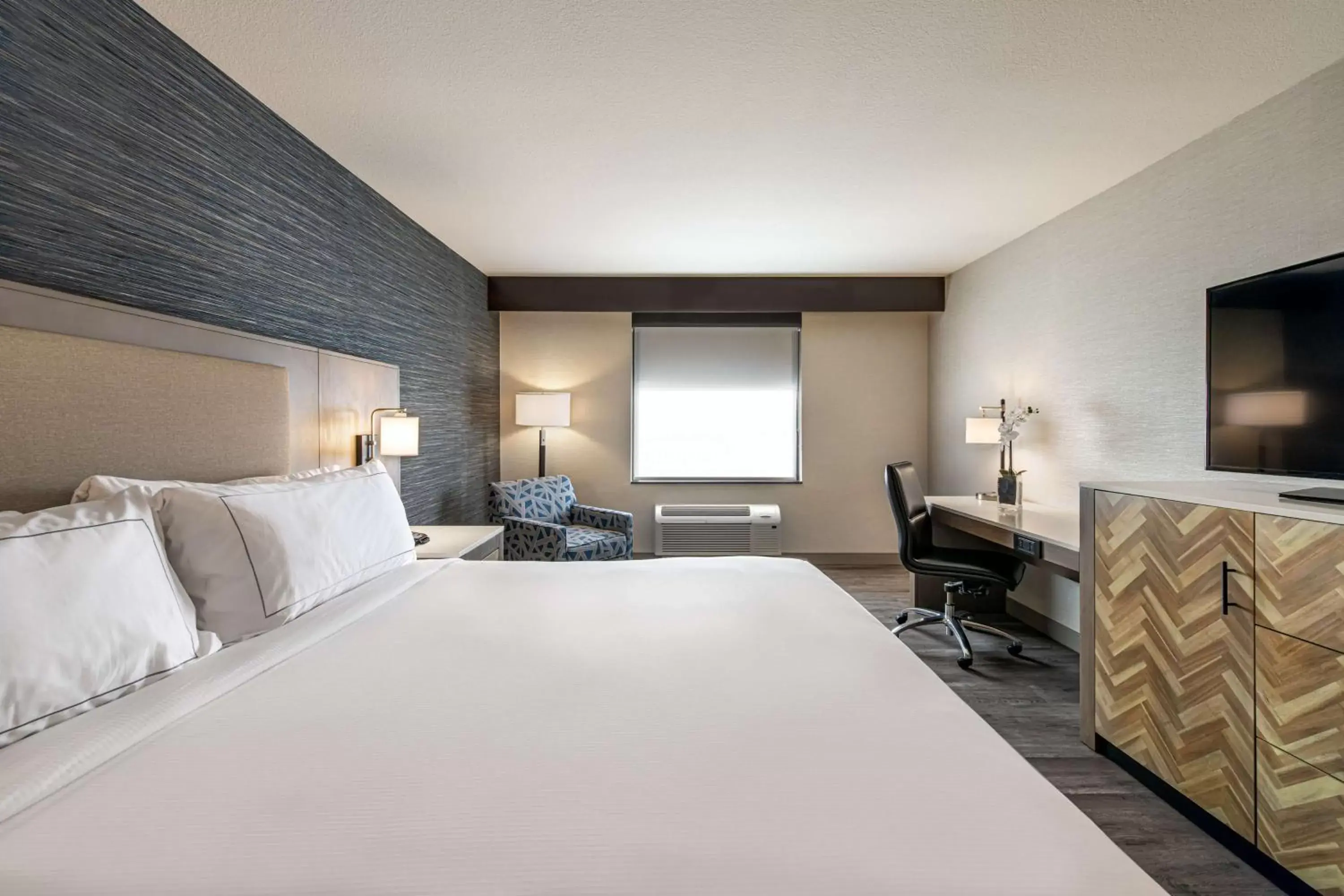 Bed in DoubleTree by Hilton Hotel Denver - Thornton
