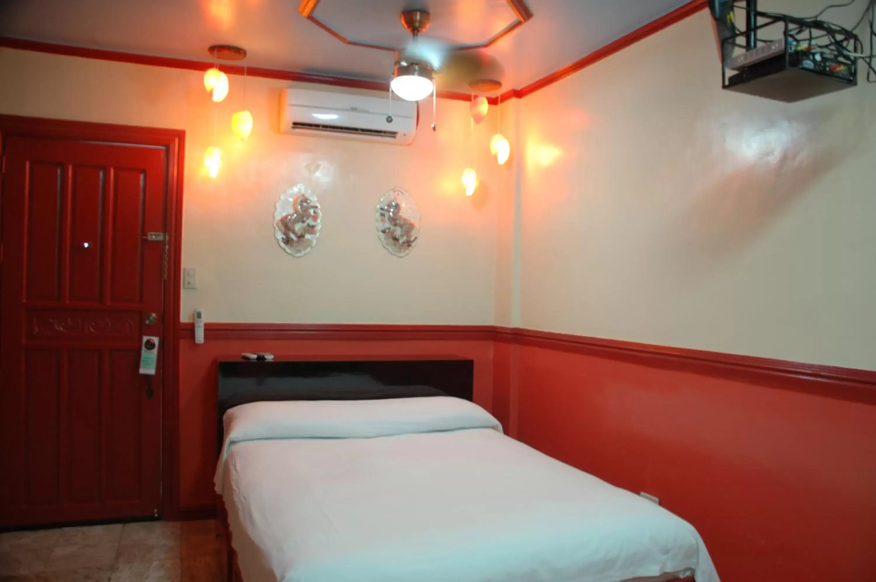 Poolside Room in Kokomos Hotel and Restaurant Poolside Room in Kokomos Hotel and Restaurant