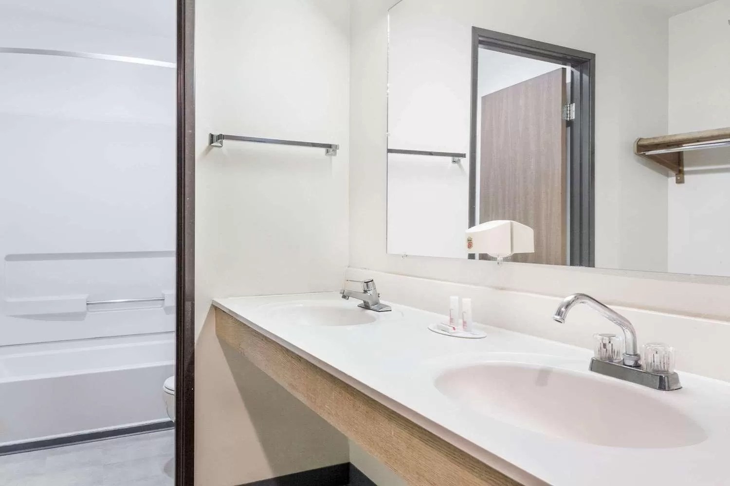 Super 8 by Wyndham Logan