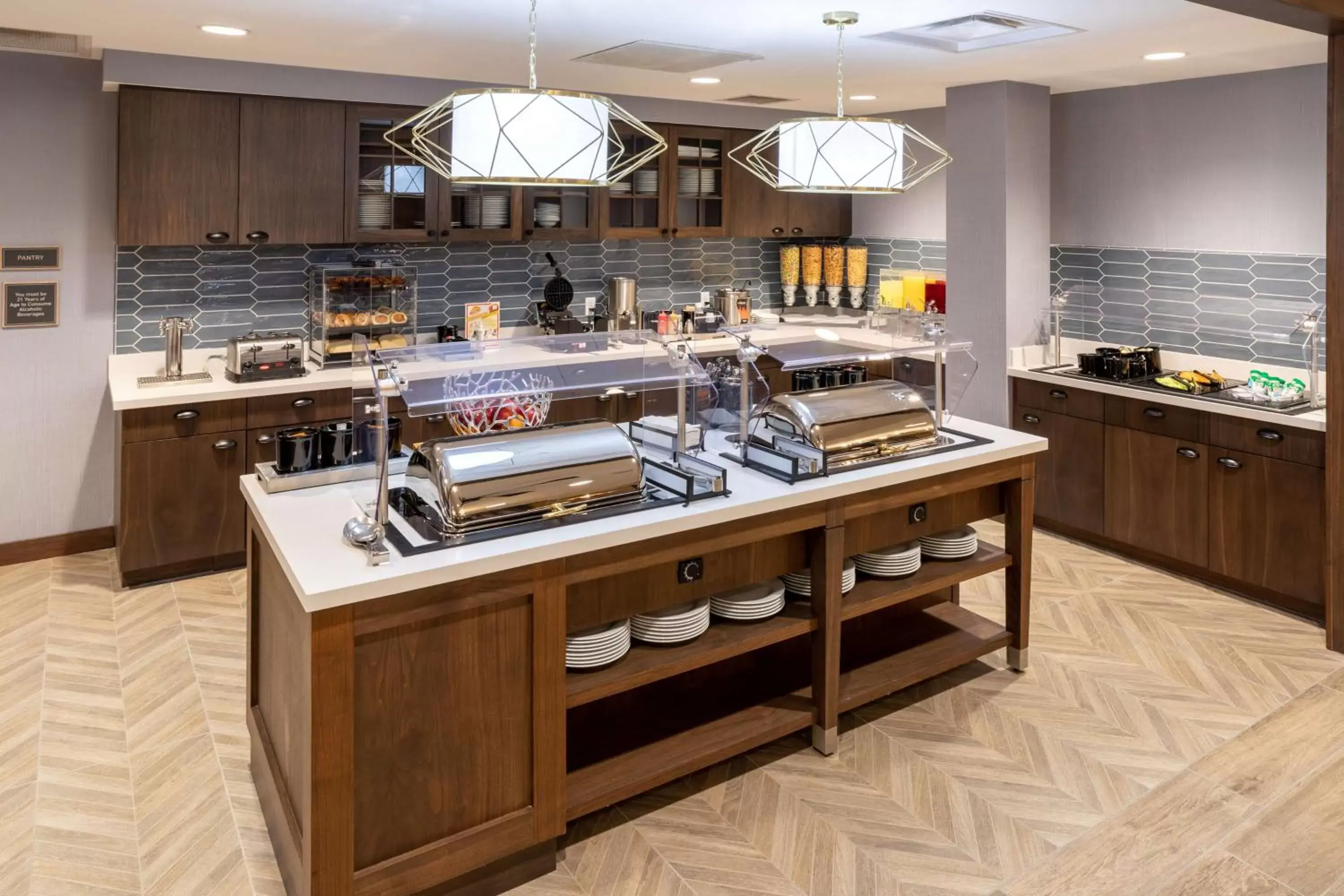 Breakfast, Kitchen/Kitchenette in Homewood Suites By Hilton Albuquerque Downtown