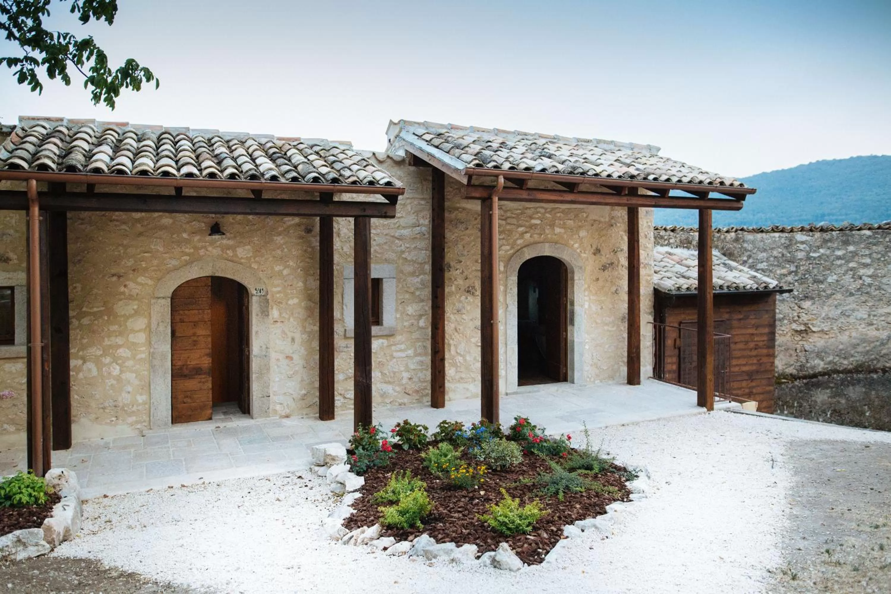 Garden view in Charme in Perillis