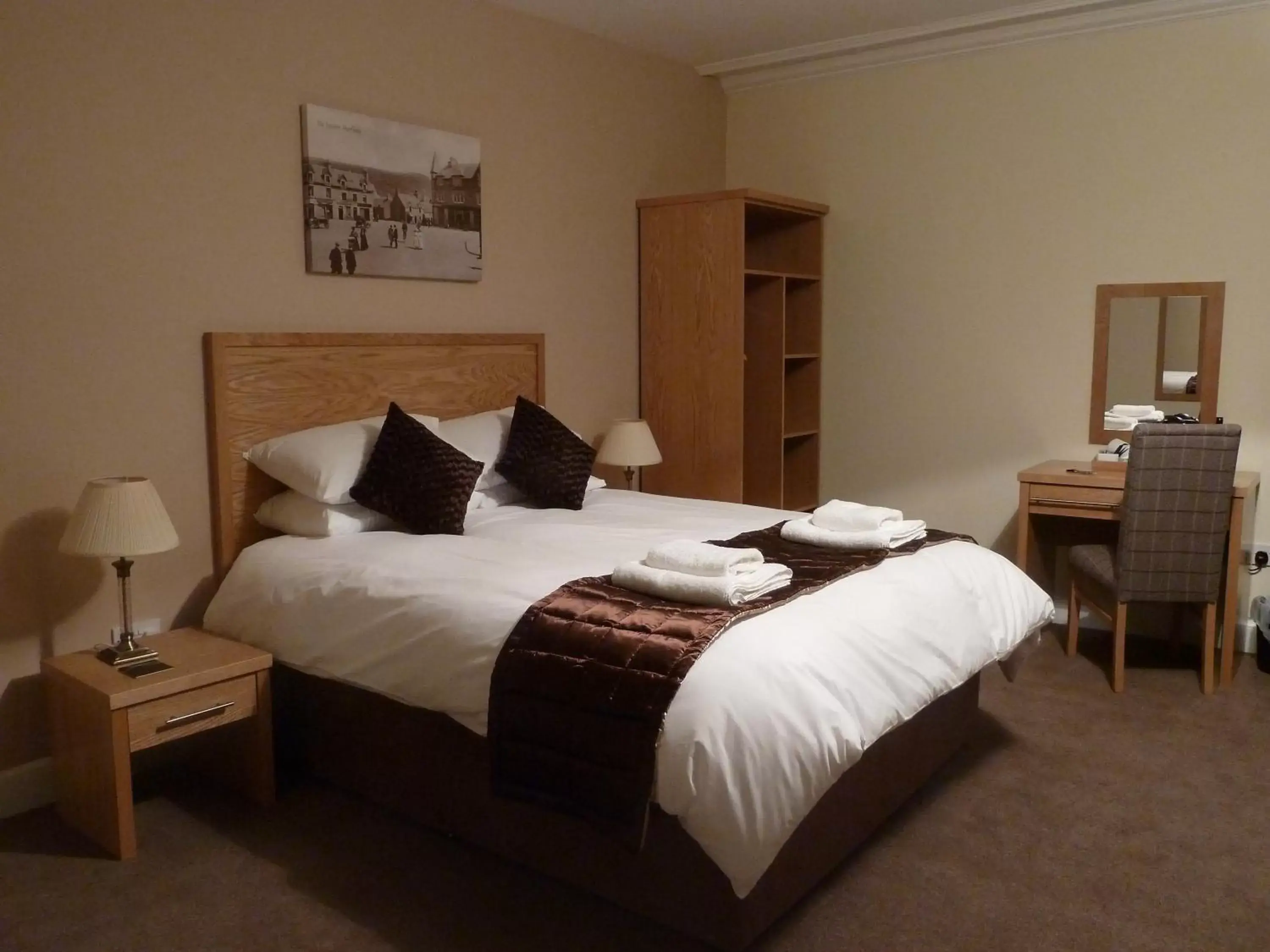 Photo of the whole room, Bed in Schiehallion Hotel