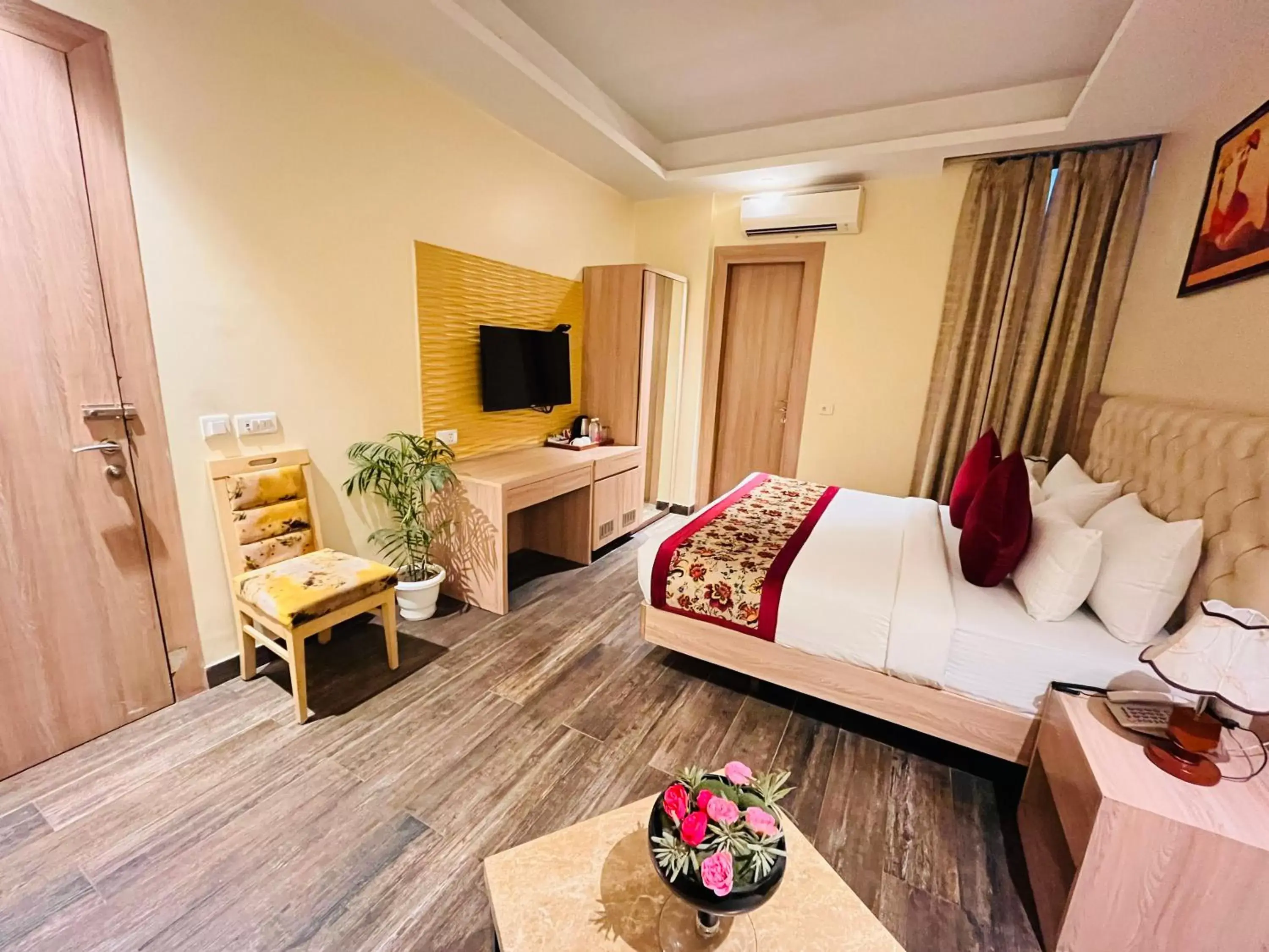 Bed in Hotel Banz - Near Delhi International Airport