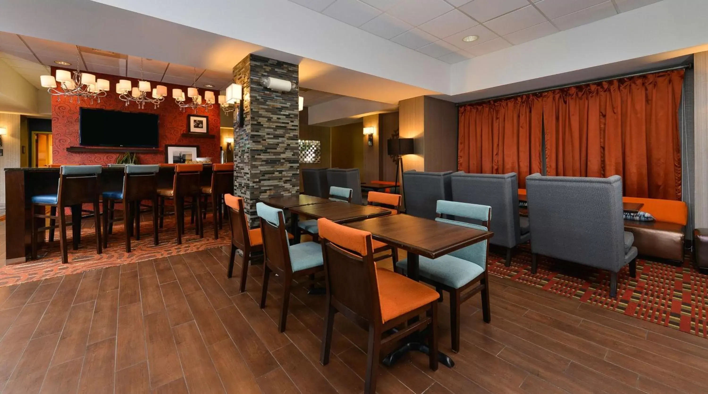 Lobby or reception, Restaurant/Places to Eat in Hampton Inn Chicago-Carol Stream