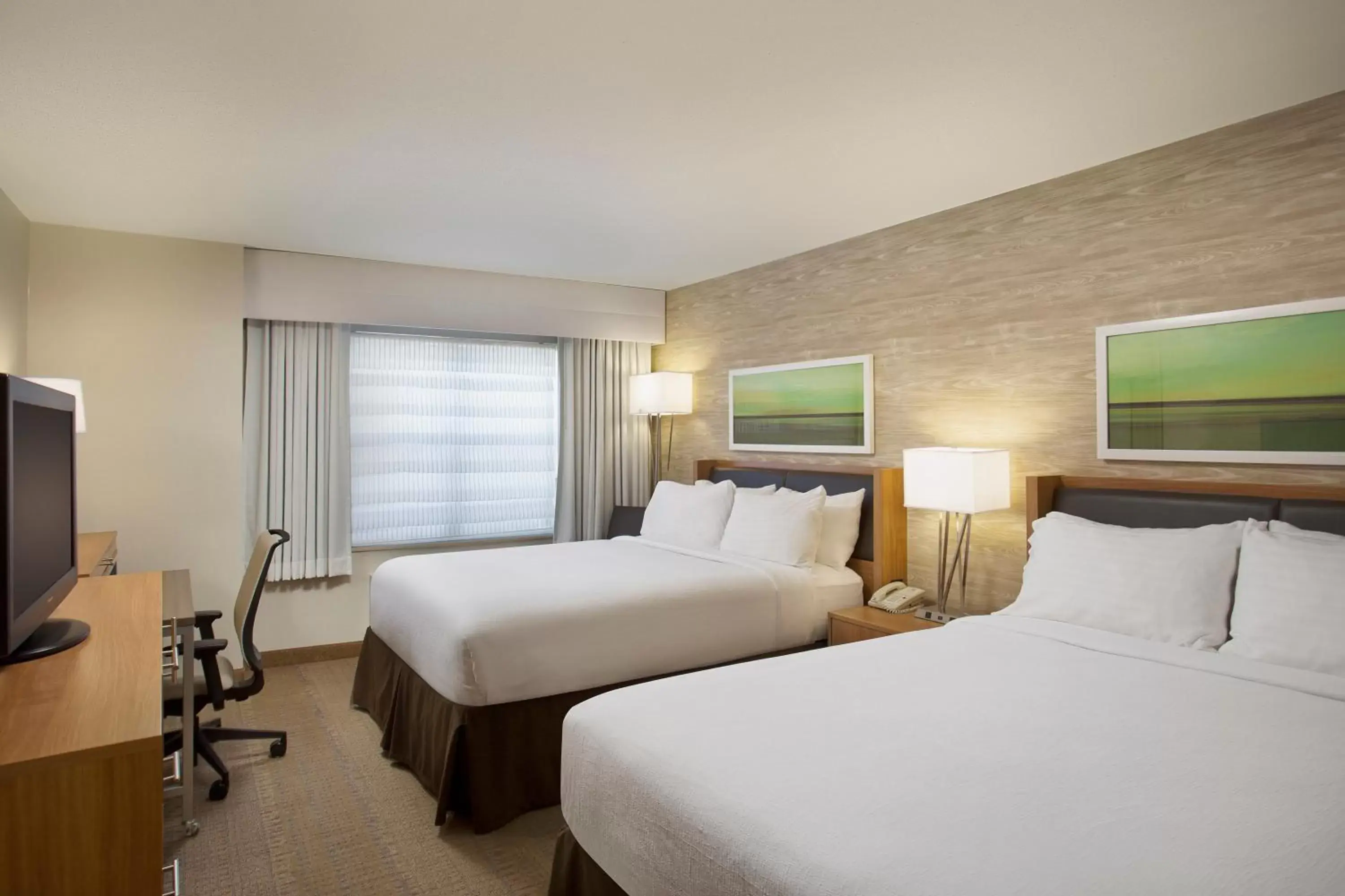 Photo of the whole room, Bed in Holiday Inn Grand Rapids-Airport, an IHG Hotel