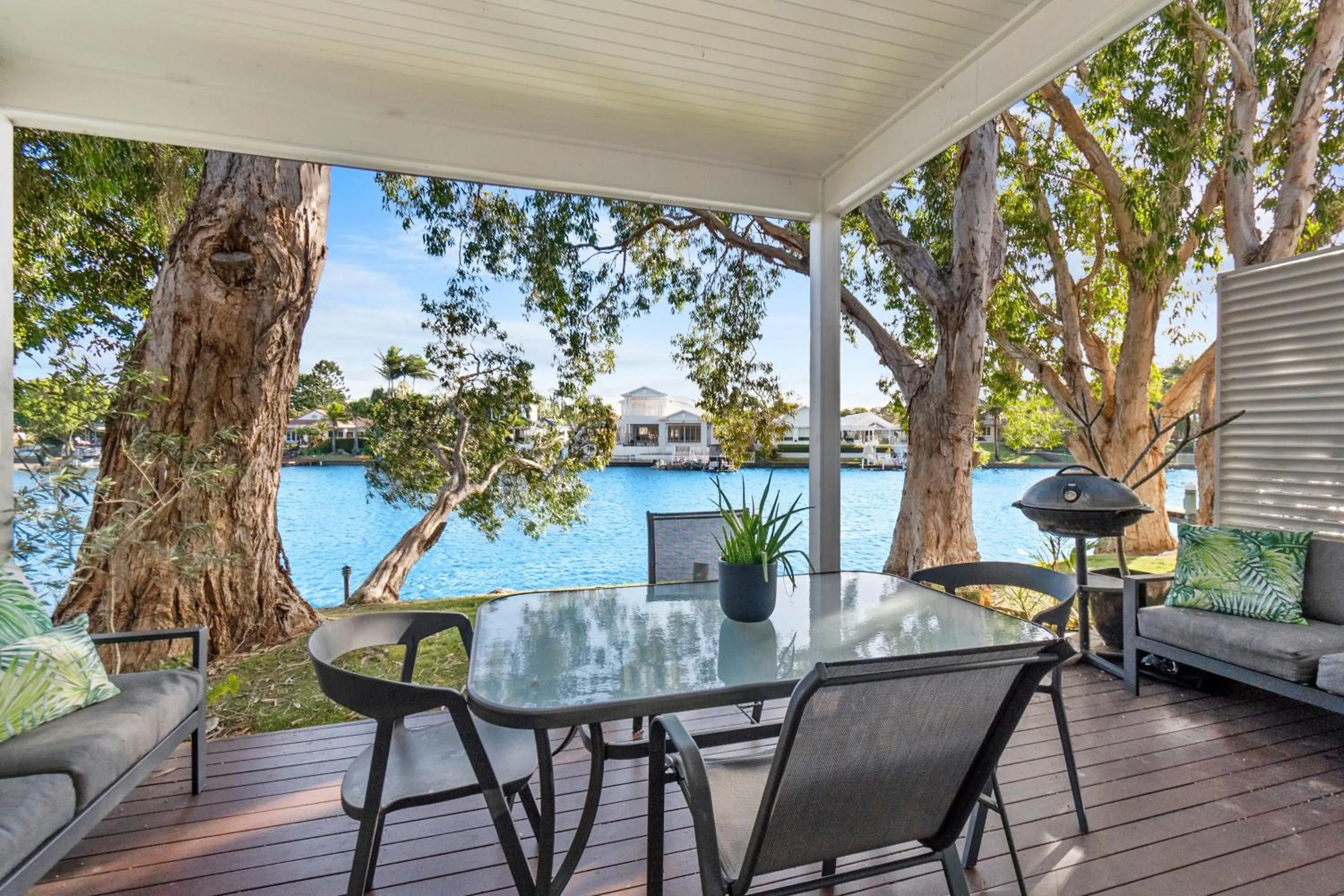 Noosa Entrance Waterfront Resort