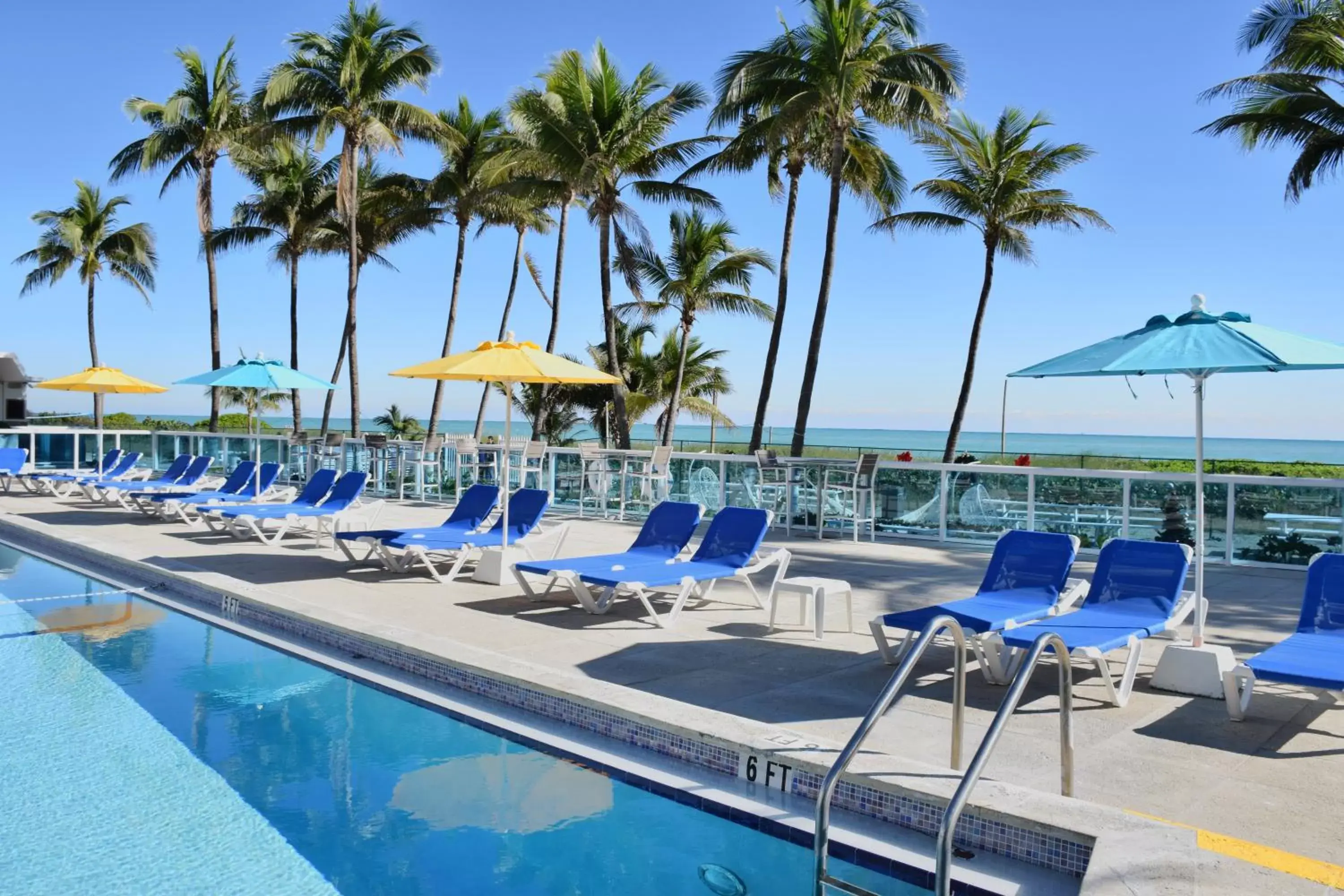 Swimming Pool in Seacoast Suites on Miami Beach